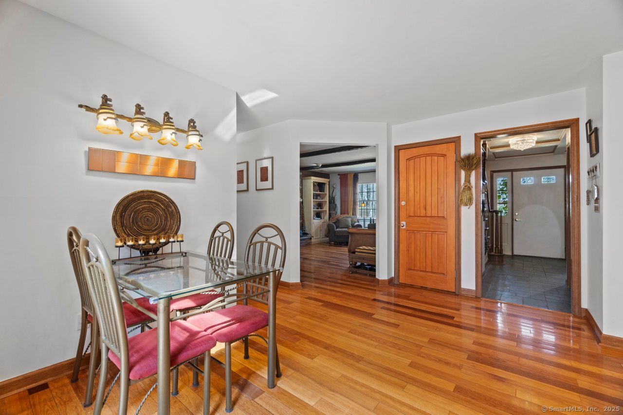 32 Forest Glen Drive, Woodbridge, Connecticut image 11
