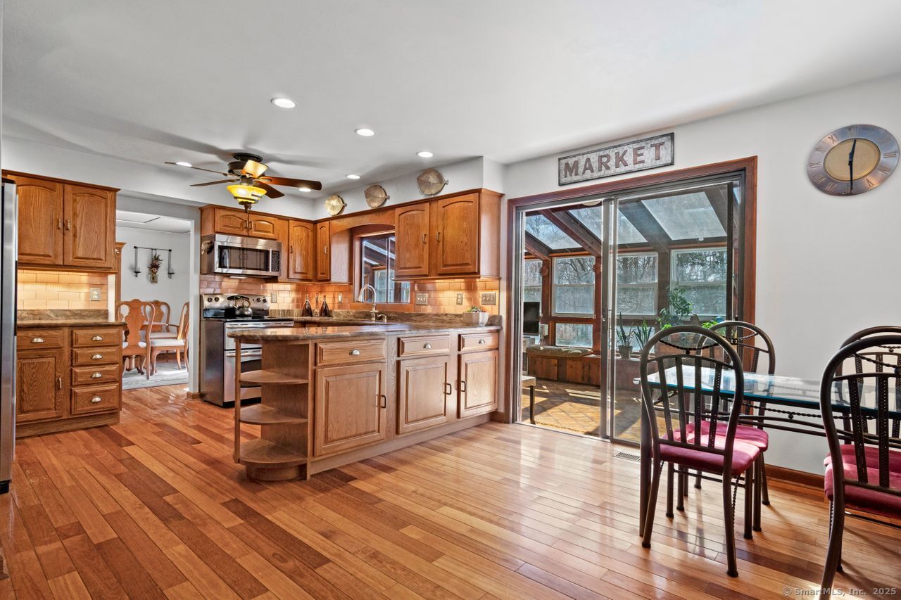 32 Forest Glen Drive, Woodbridge, Connecticut image 7