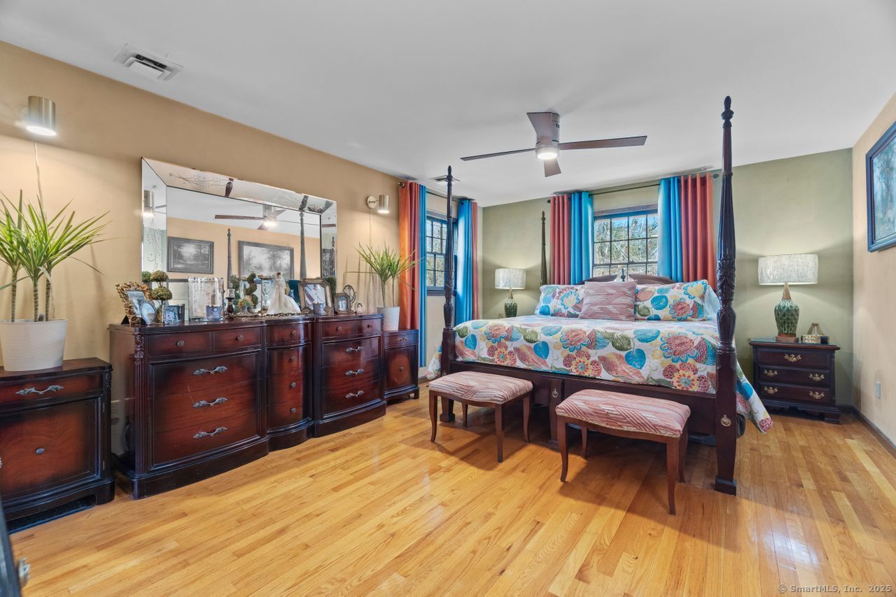 32 Forest Glen Drive, Woodbridge, Connecticut image 16