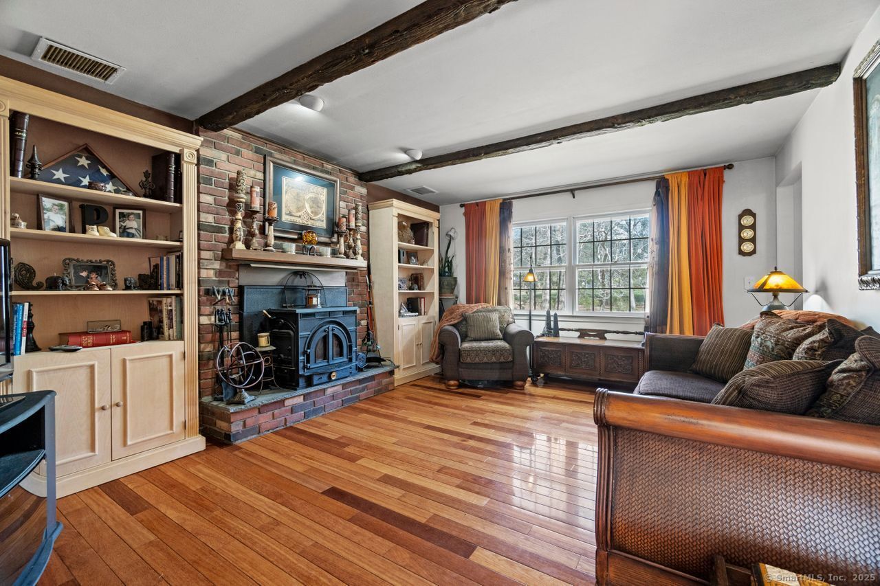 32 Forest Glen Drive, Woodbridge, Connecticut image 12