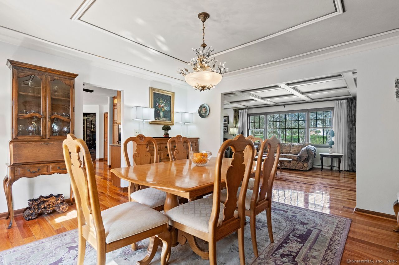 32 Forest Glen Drive, Woodbridge, Connecticut image 6