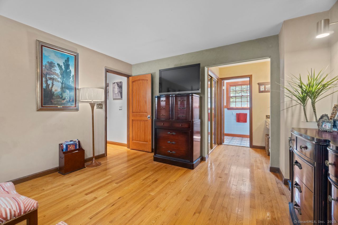 32 Forest Glen Drive, Woodbridge, Connecticut image 17