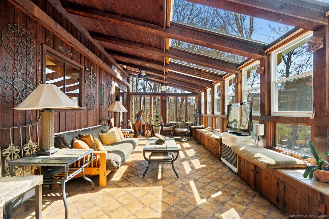 32 Forest Glen Drive, Woodbridge, Connecticut image 15