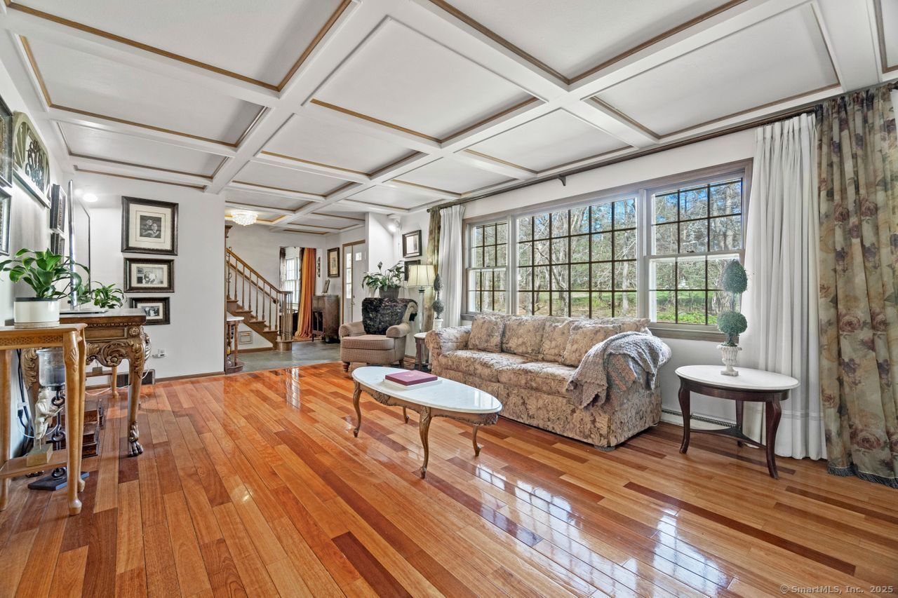 32 Forest Glen Drive, Woodbridge, Connecticut image 3