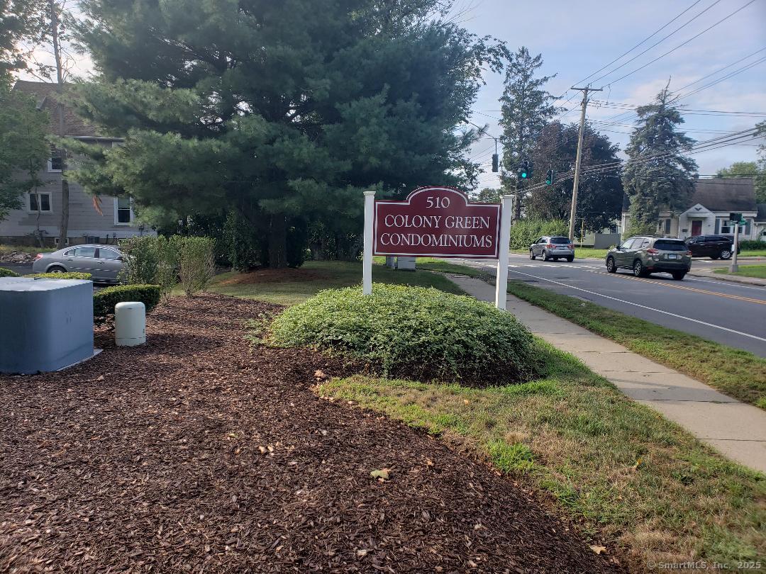 E Main Street 224, Stratford, Connecticut - 2 Bedrooms  
2 Bathrooms  
5 Rooms - 