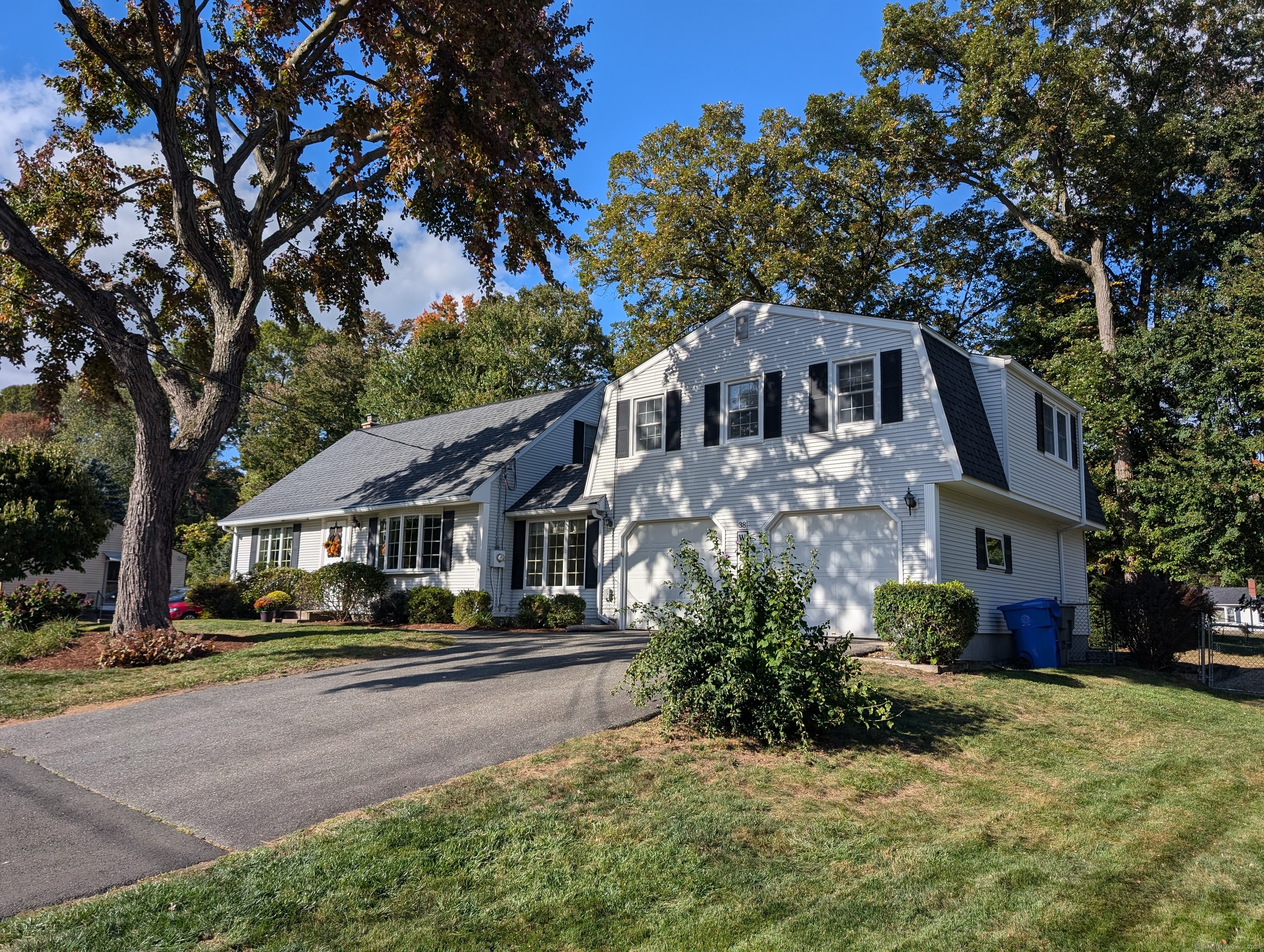 David Street, Enfield, Connecticut - 3 Bedrooms  
3 Bathrooms  
8 Rooms - 