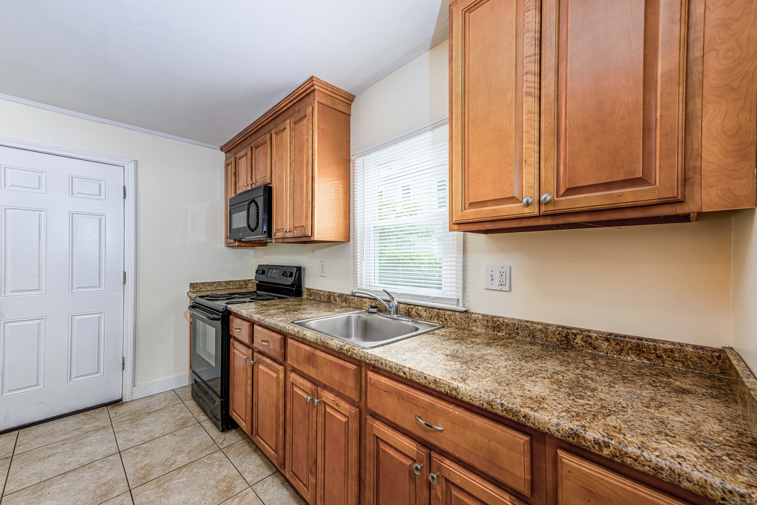 2579 Whitney Avenue, Hamden, Connecticut image 9
