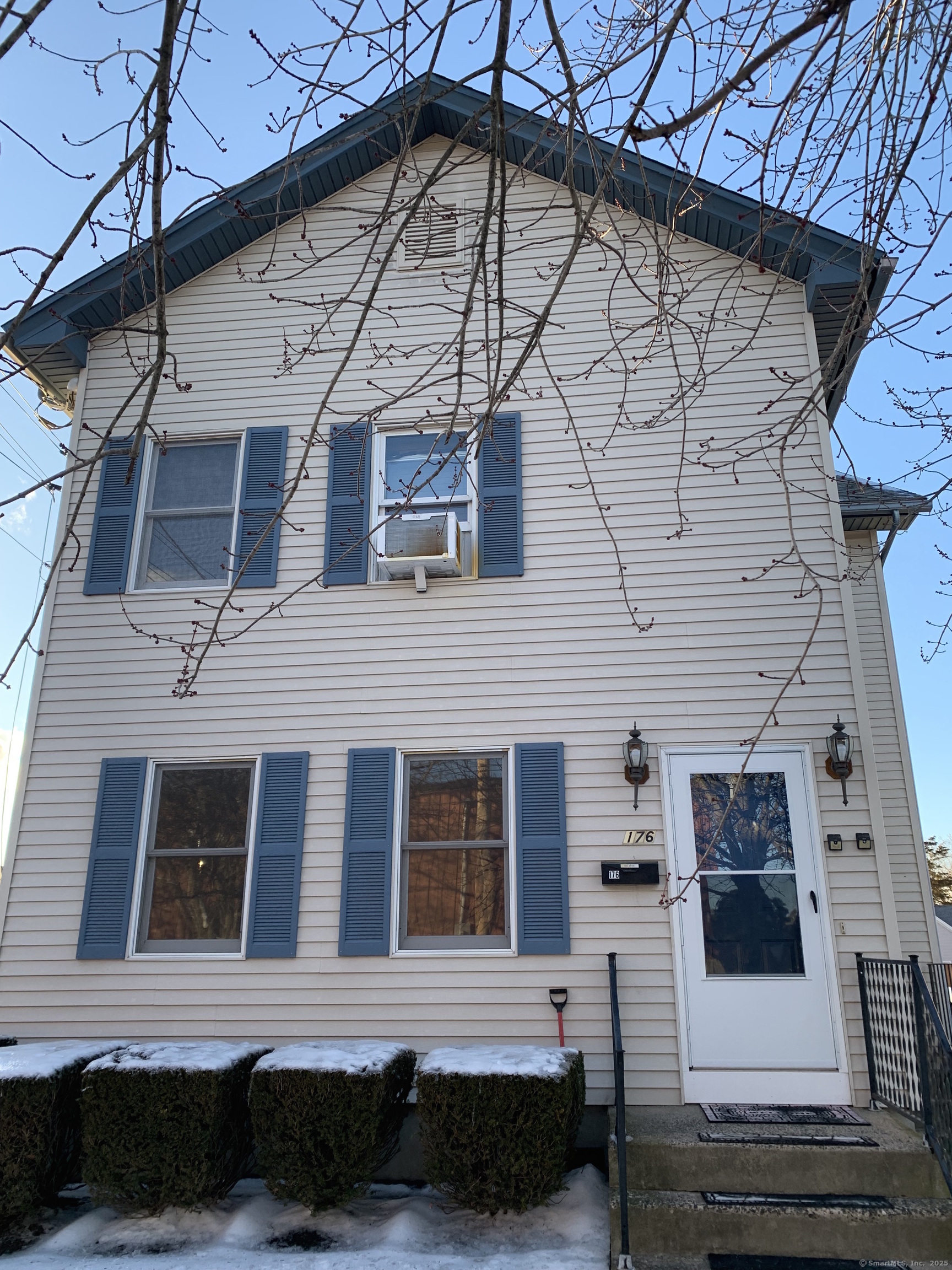 North Cherry Street, Wallingford, Connecticut - 2 Bedrooms  
1 Bathrooms  
4 Rooms - 