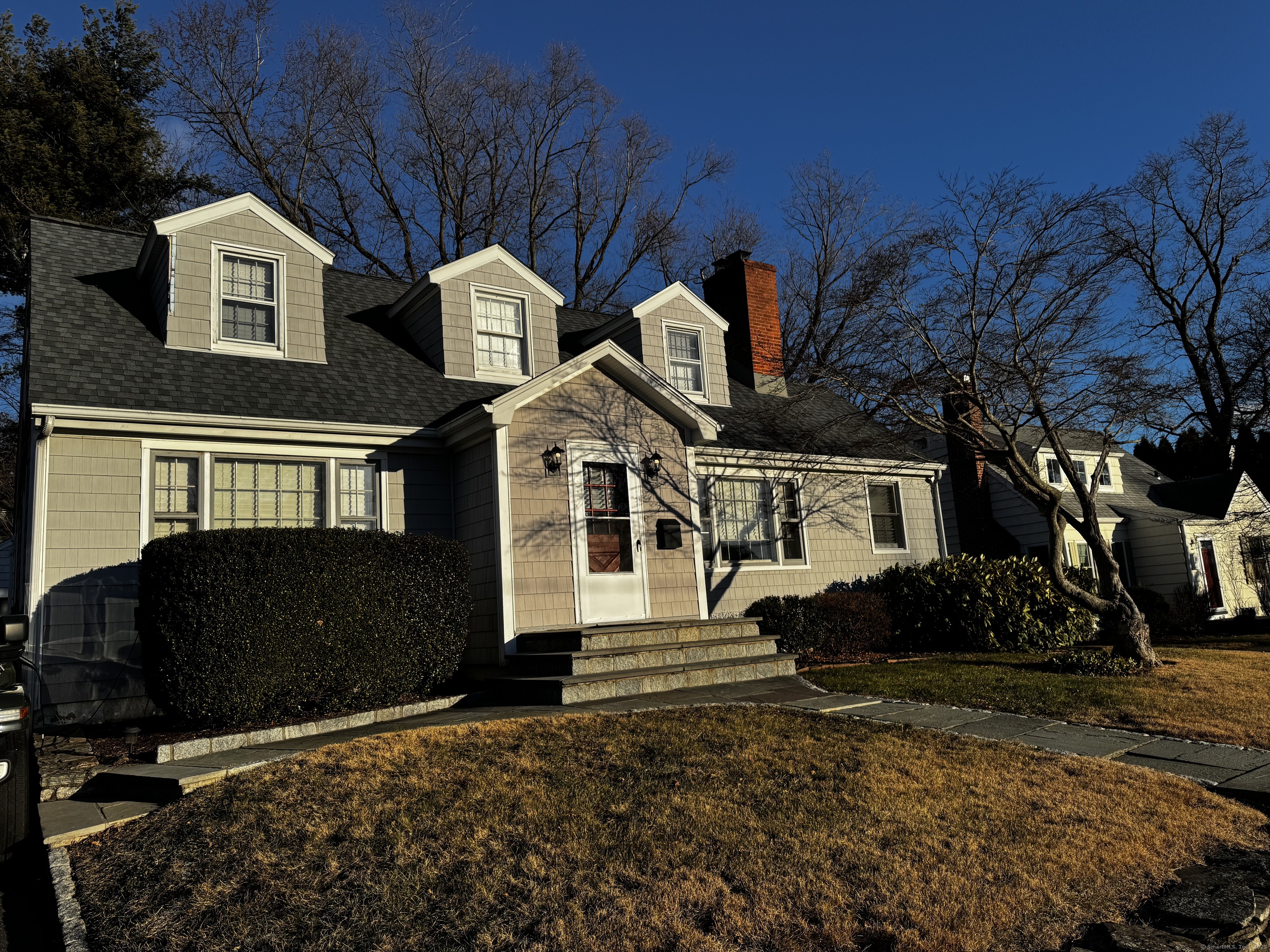 Rental Property at 25 Ludlow Manor, Norwalk, Connecticut - Bedrooms: 3 
Bathrooms: 2 
Rooms: 10  - $5,200 MO.