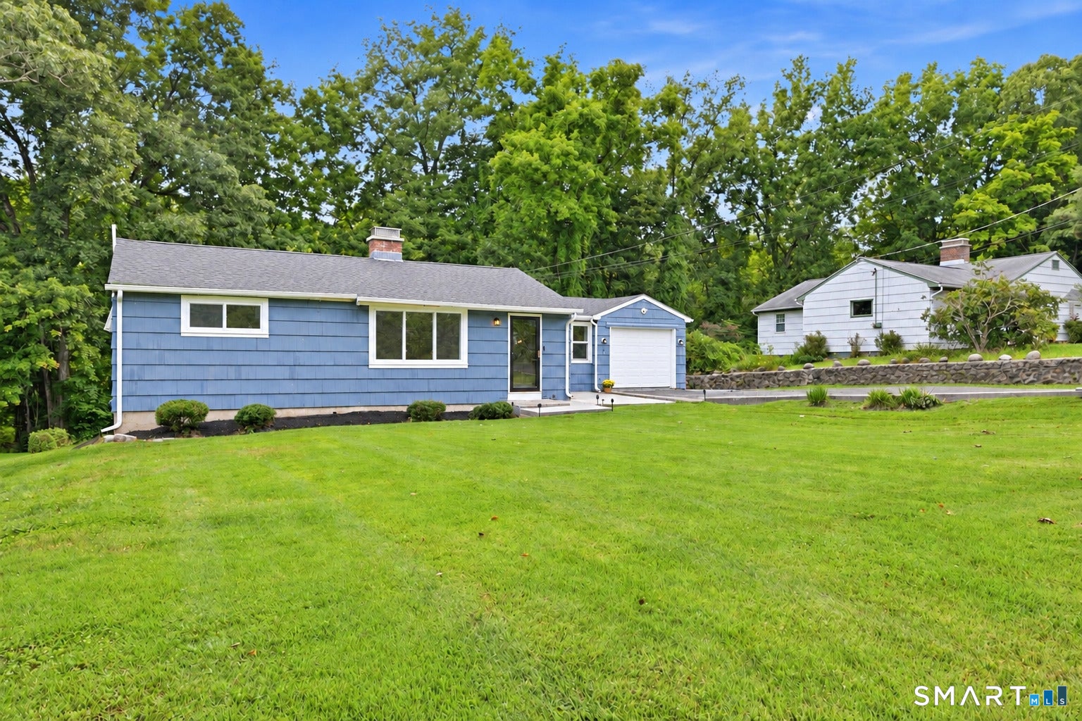 149 Lakeside Boulevard East