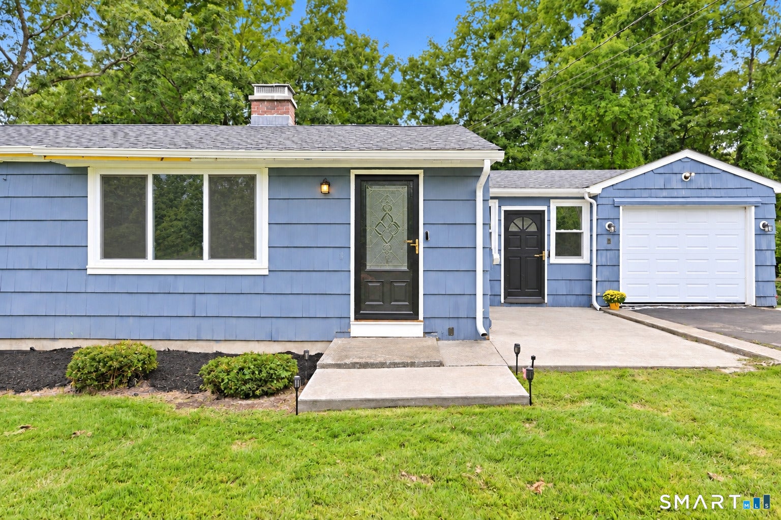 149 Lakeside Boulevard East