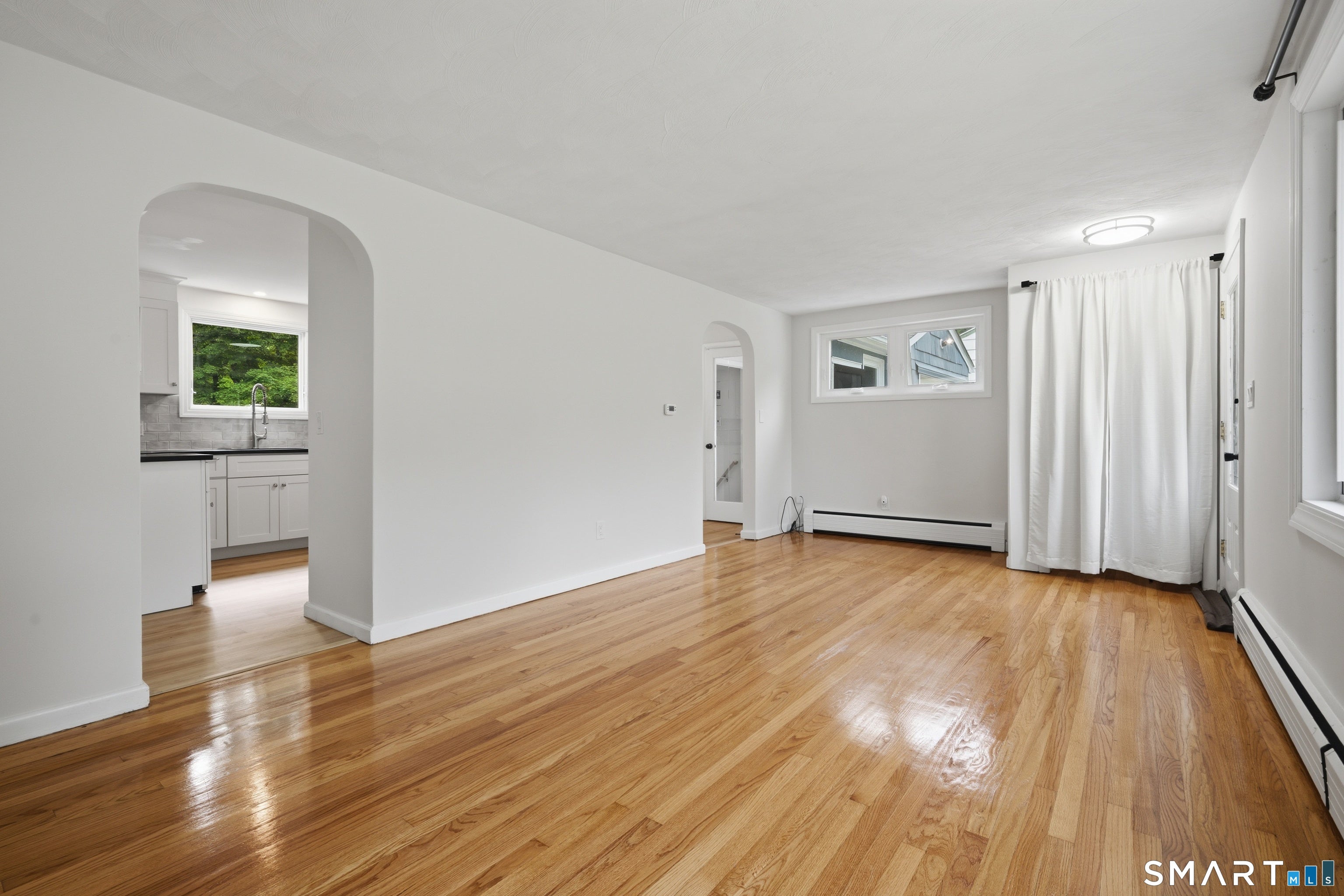 149 Lakeside Boulevard East