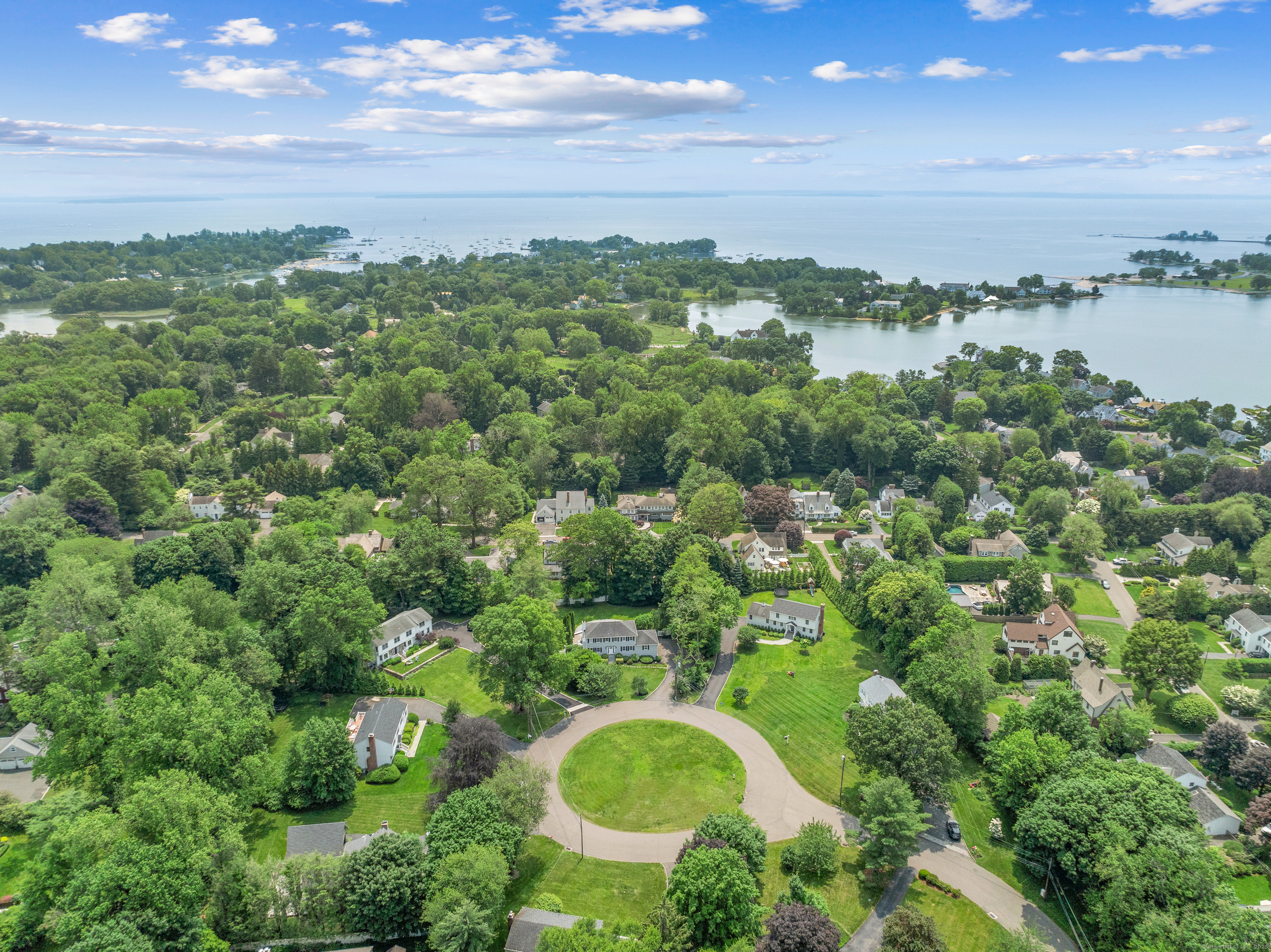 Duffys Lane, Darien, Connecticut - 5 Bedrooms  
3 Bathrooms  
9 Rooms - 