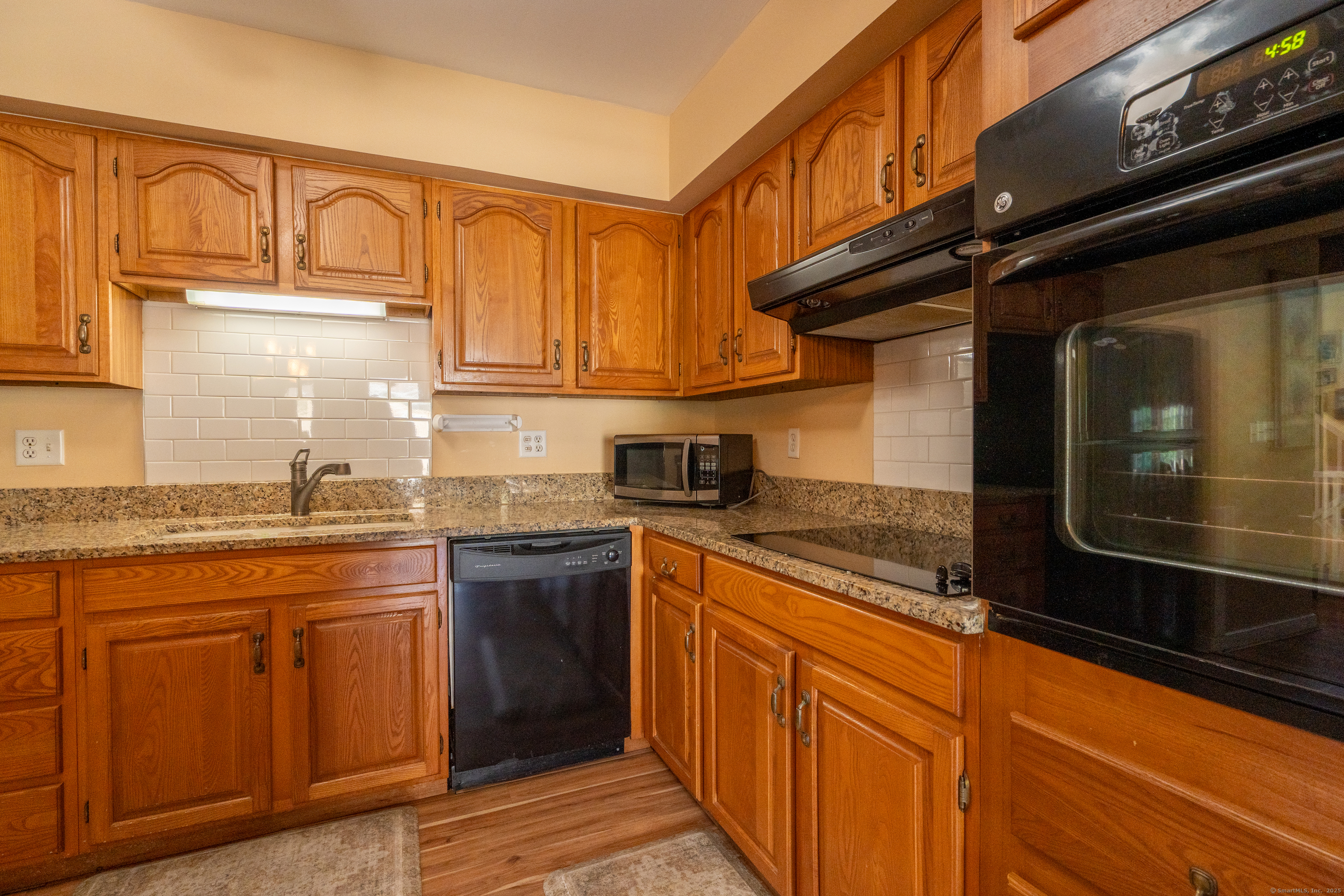 1 E Hayestown Road #24, Danbury, Connecticut image 4