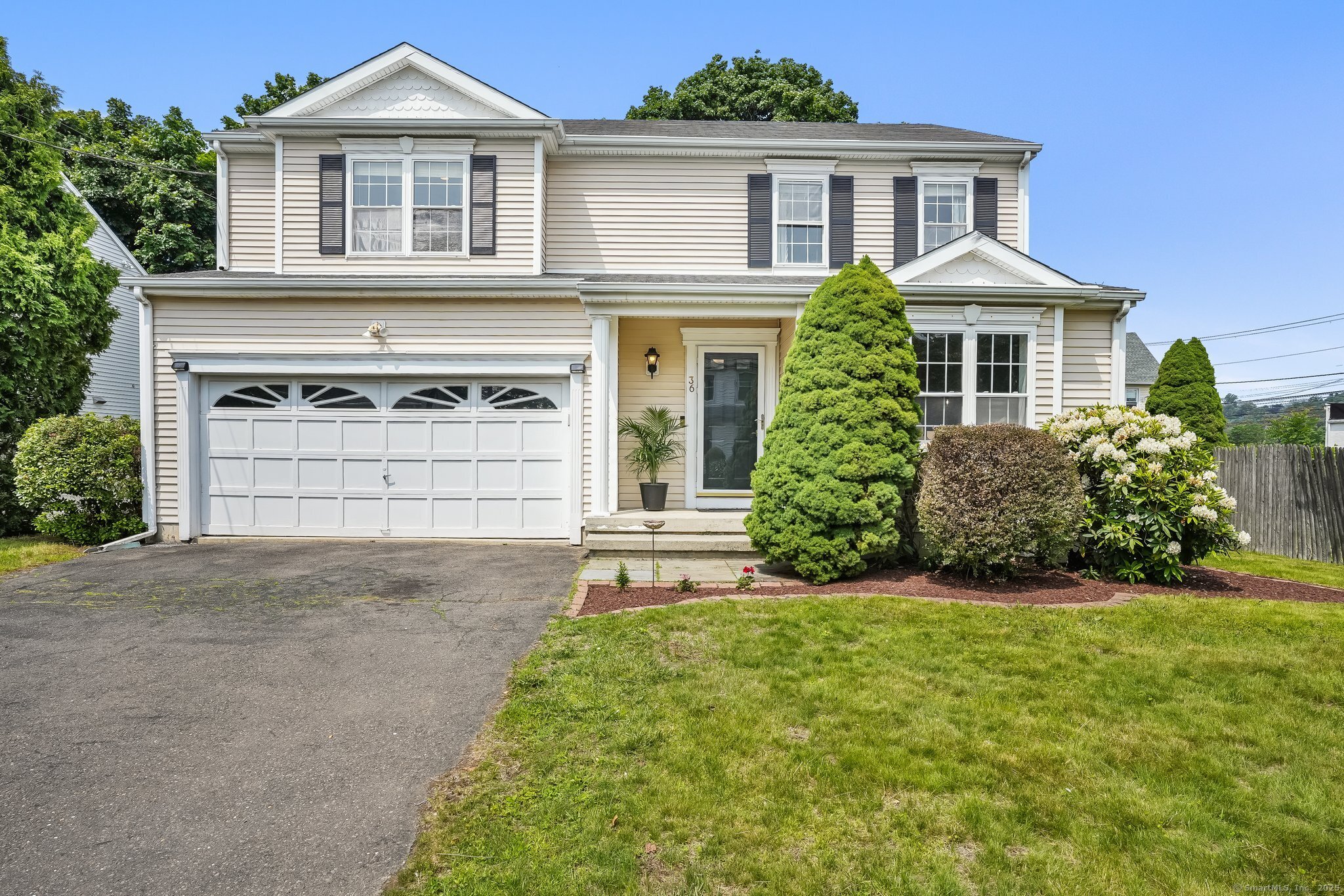 Property for Sale at Lindbergh Street, Fairfield, Connecticut - Bedrooms: 4 
Bathrooms: 3 
Rooms: 8  - $1,000,000