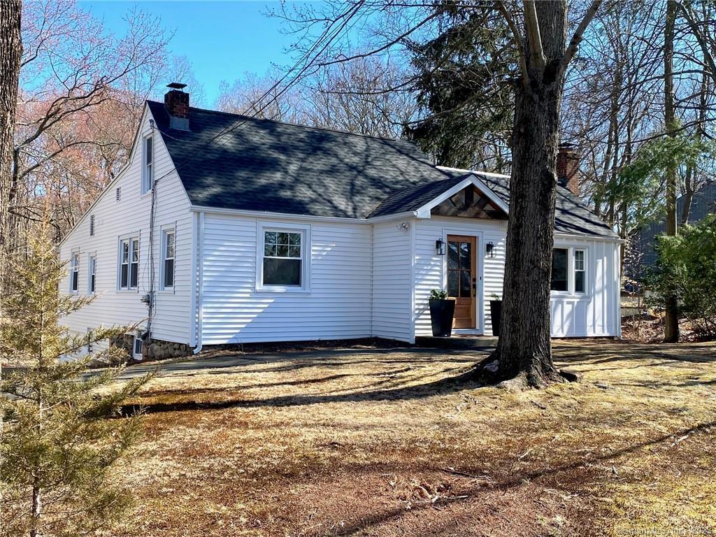 Rental Property at 1025 Willard Road, Orange, Connecticut - Bedrooms: 4 
Bathrooms: 2 
Rooms: 7  - $8,000 MO.