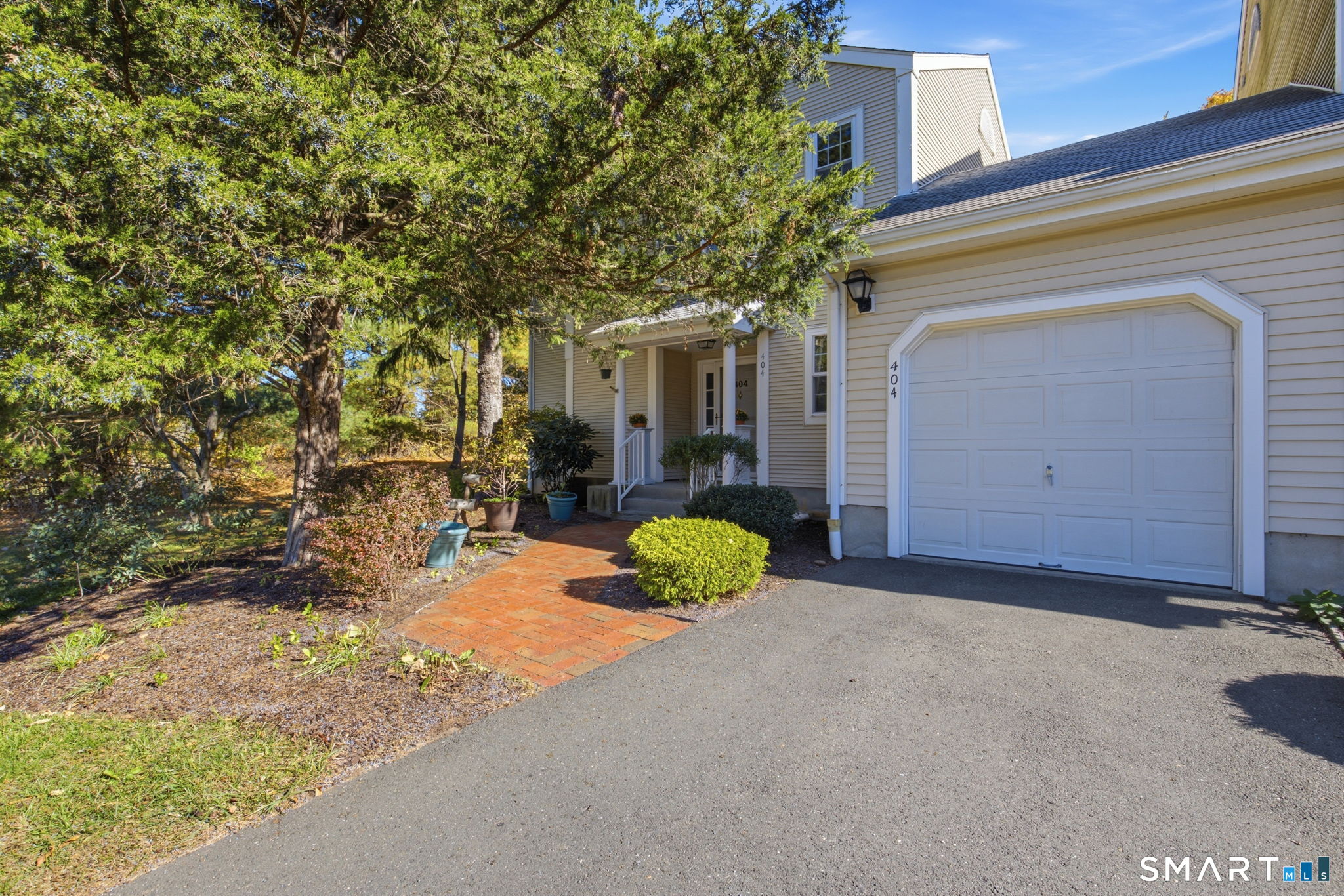 404 Country Club Court 404