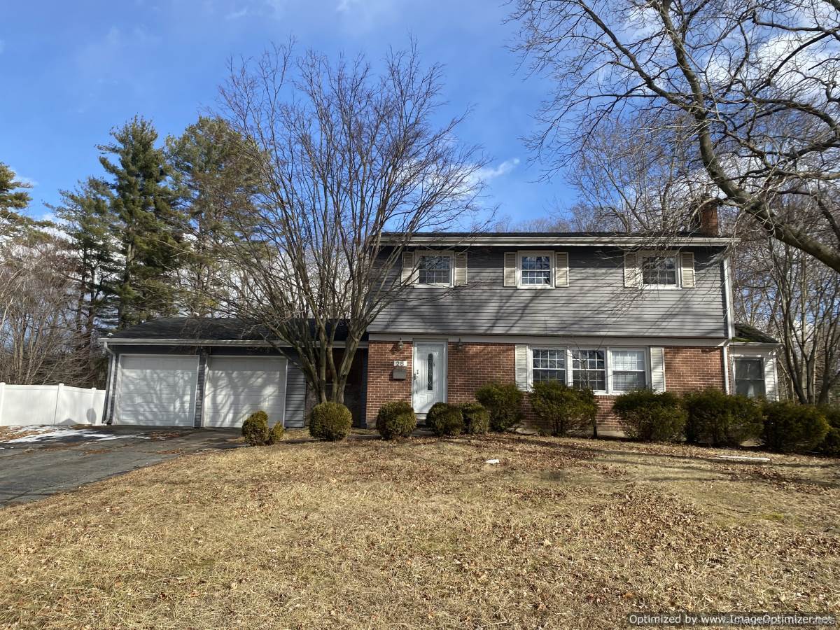 Sunnyfield Drive, Windsor, Connecticut - 4 Bedrooms  
1 Bathrooms  
9 Rooms - 