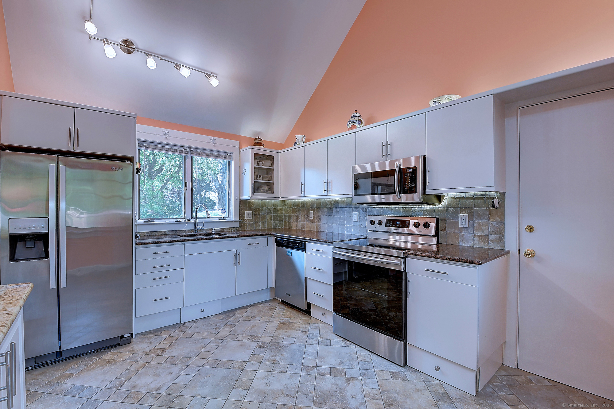 189 Red Stone Hill #17, Bristol, Connecticut image 6