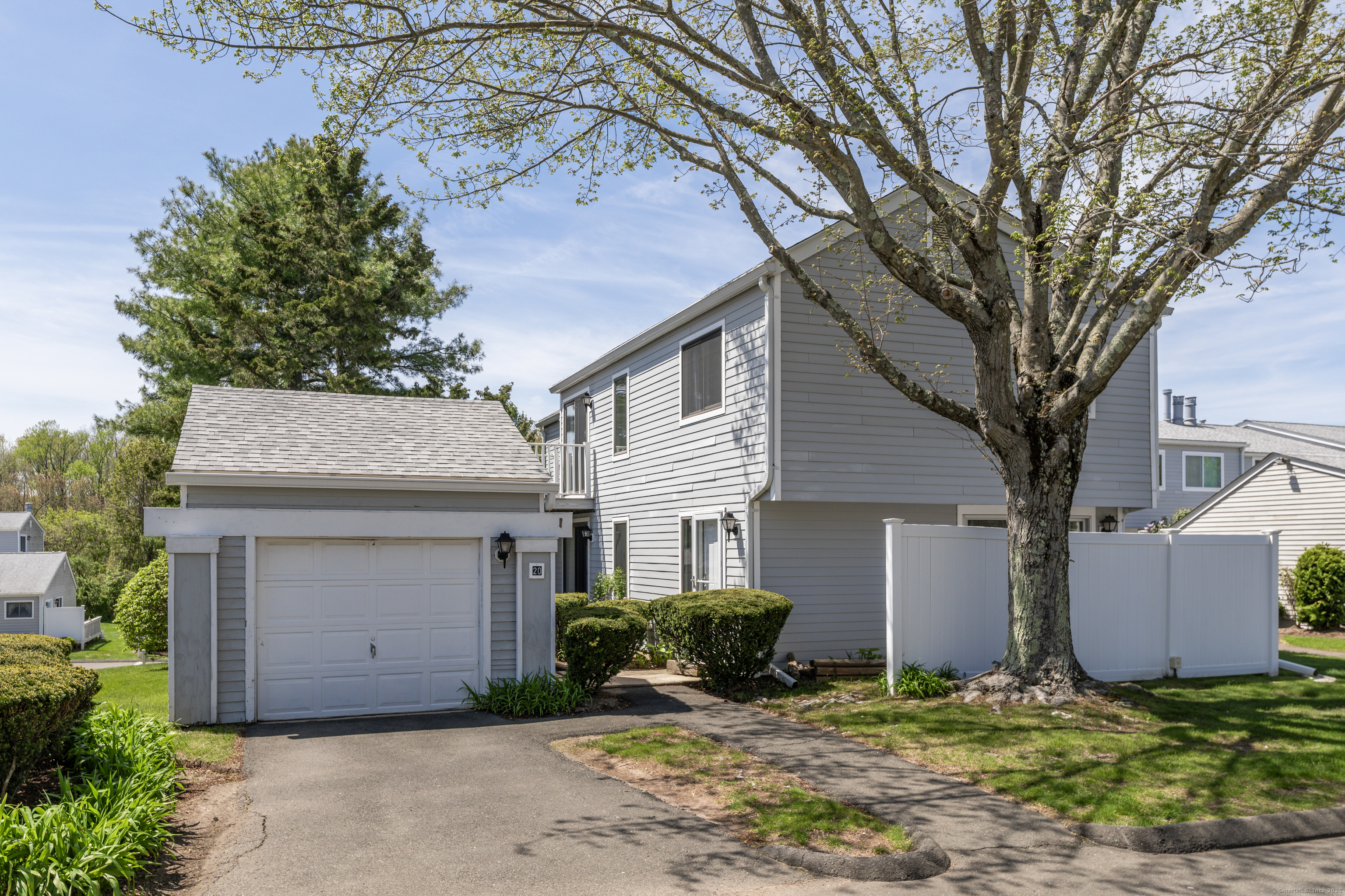 Rental Property at Peddlars Drive 20, Branford, Connecticut - Bedrooms: 3 
Bathrooms: 3 
Rooms: 6  - $3,300 MO.