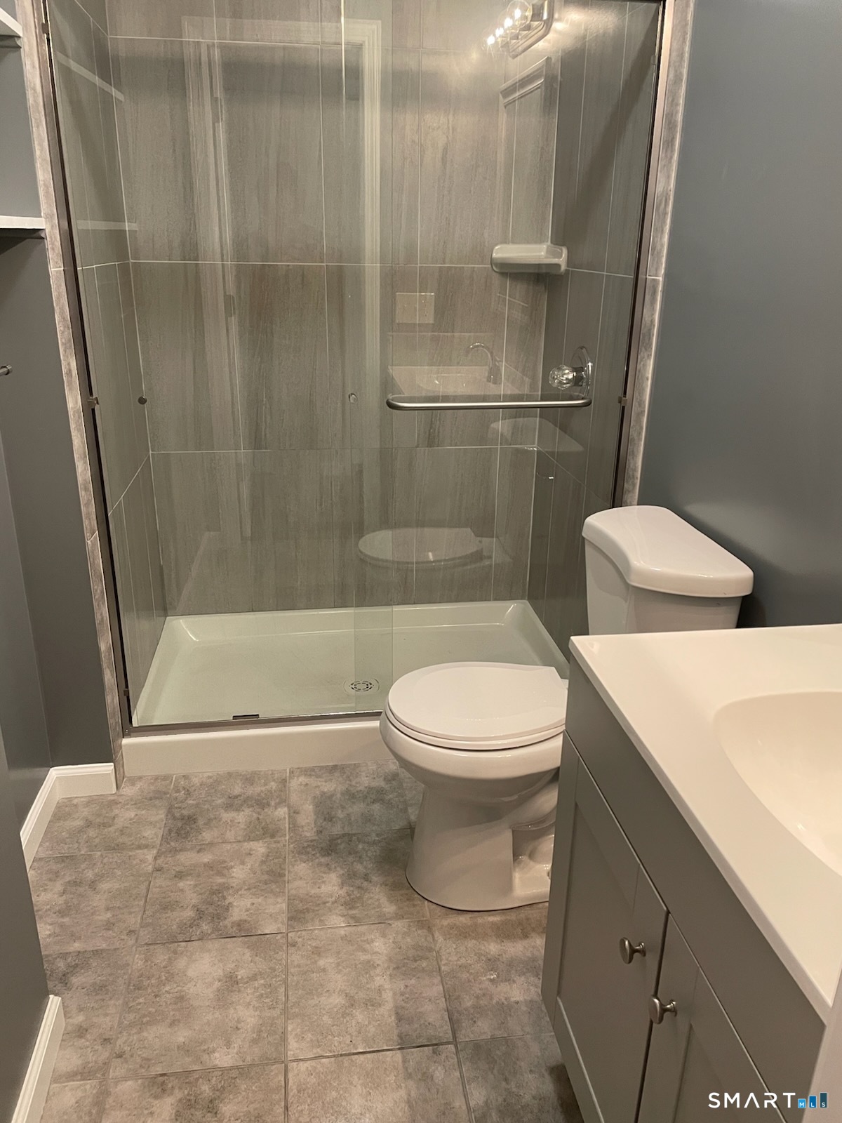 563 Howe 1st Floor Avenue