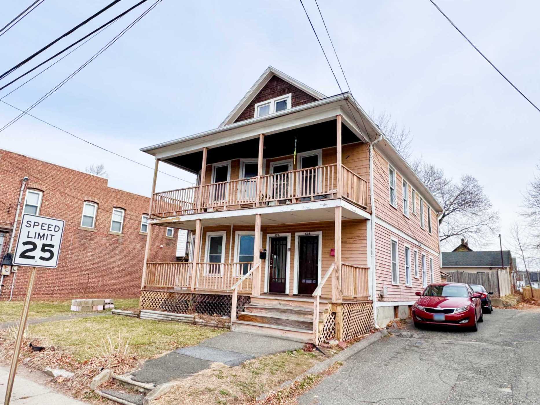 694 Main Street 1, Torrington, Connecticut - 2 Bedrooms  
1 Bathrooms  
5 Rooms - 