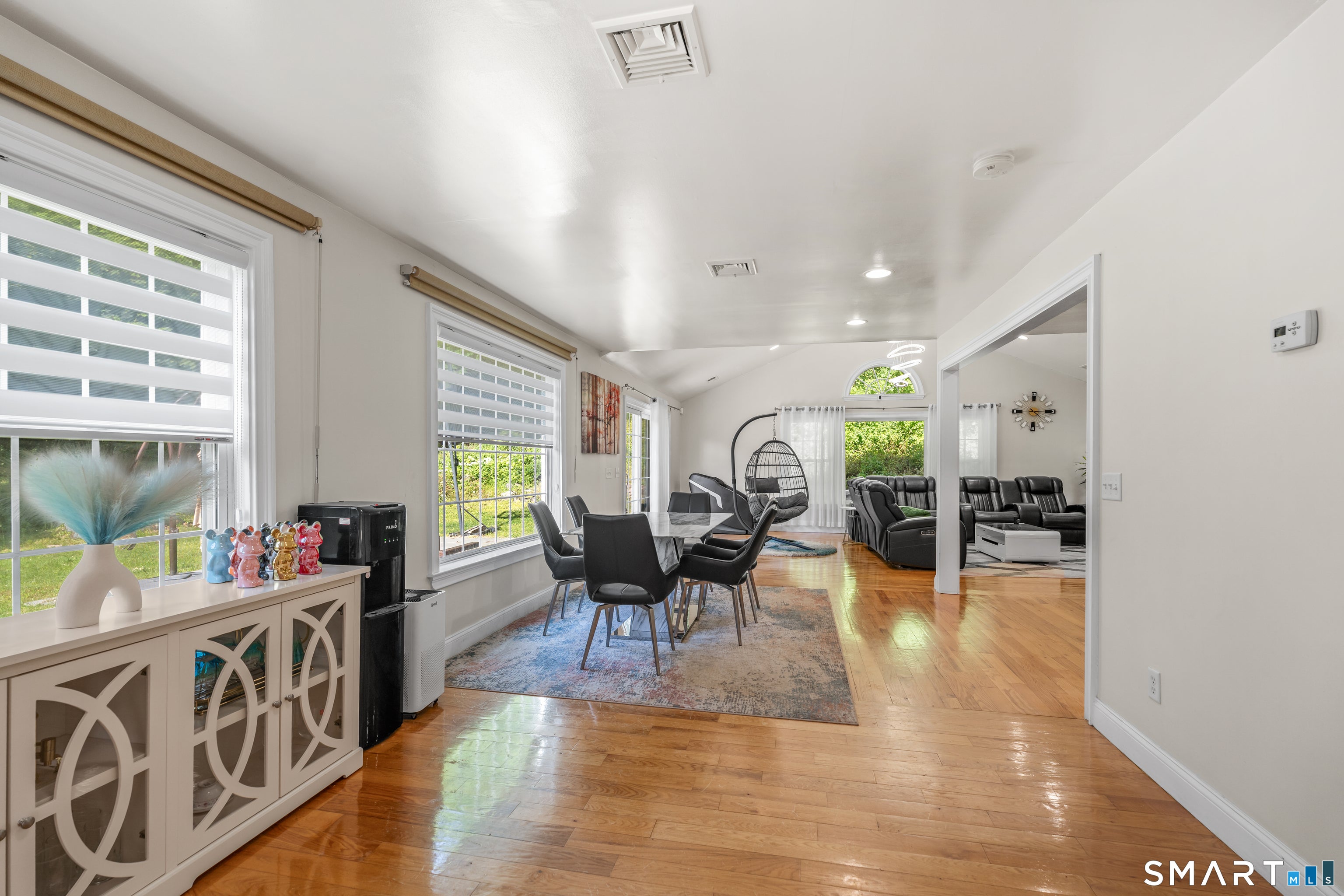 42 White Avenue