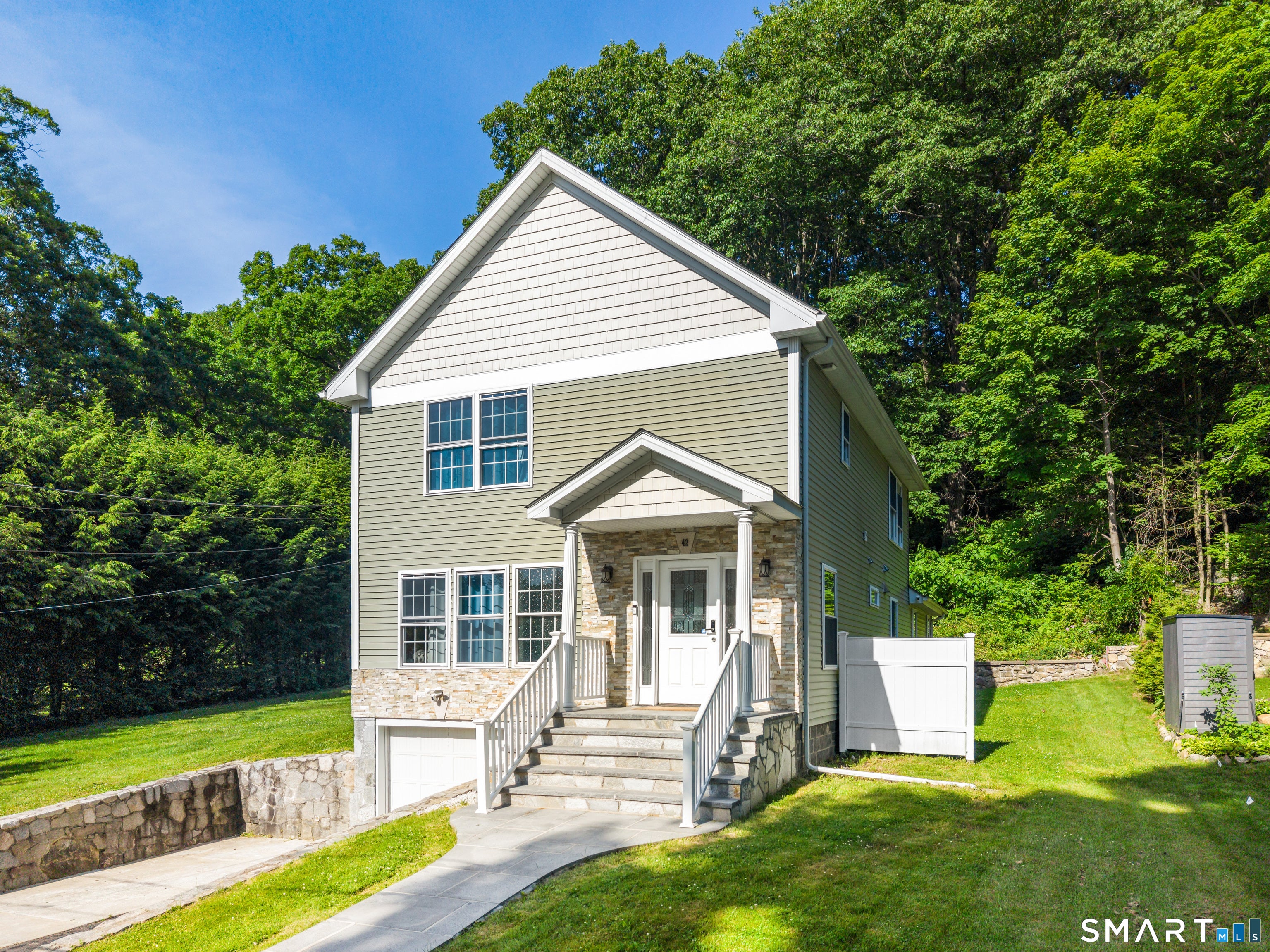 42 White Avenue