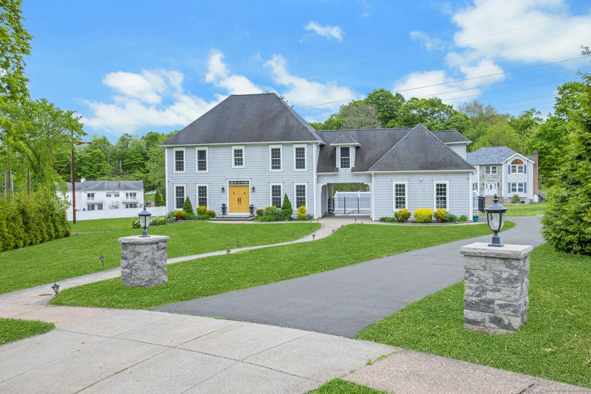 Northview Drive, Middletown, Connecticut - 4 Bedrooms  
3.5 Bathrooms  
8 Rooms - 