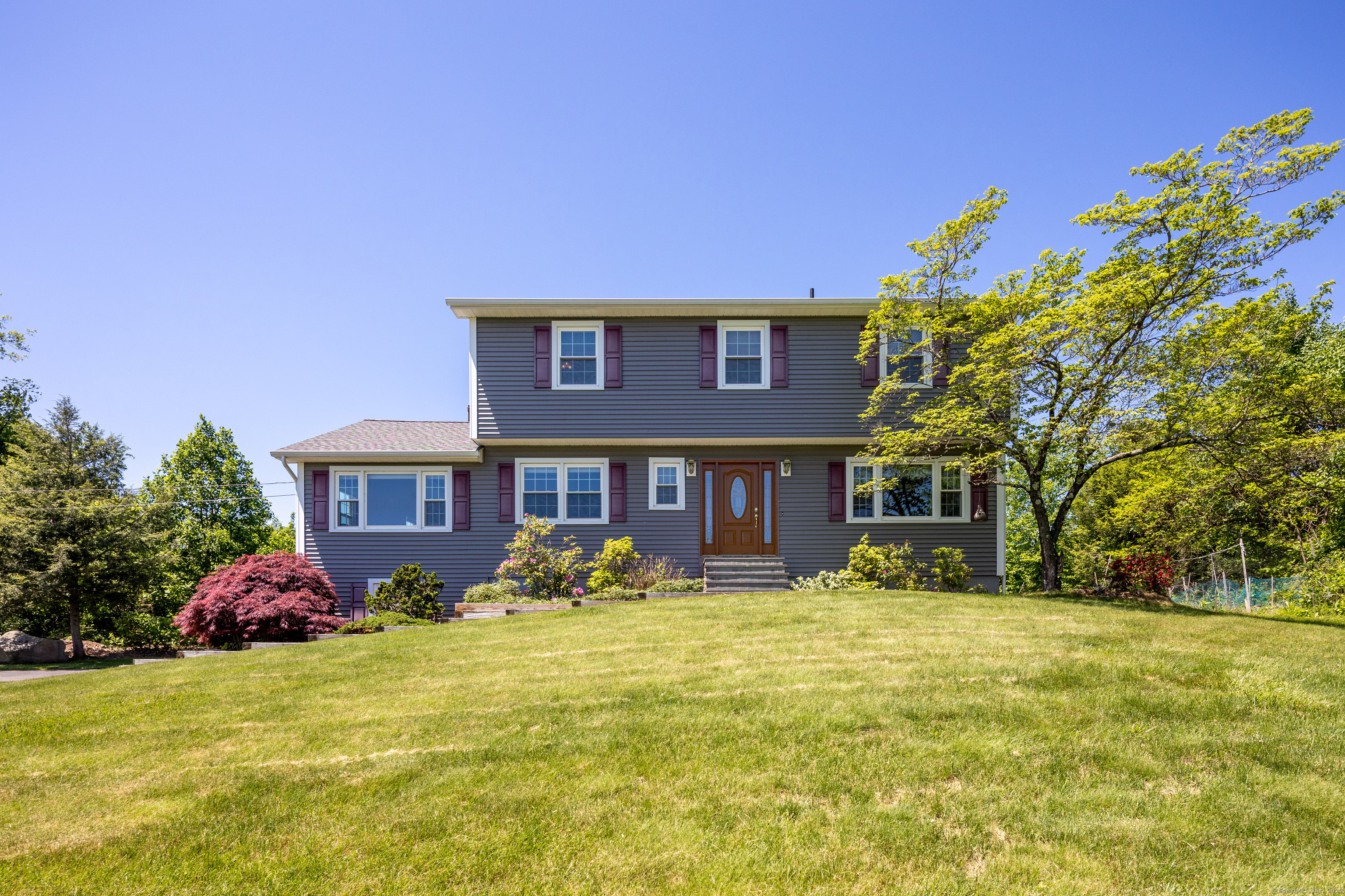 Flax Hill Road, Brookfield, Connecticut - 4 Bedrooms  
3 Bathrooms  
8 Rooms - 