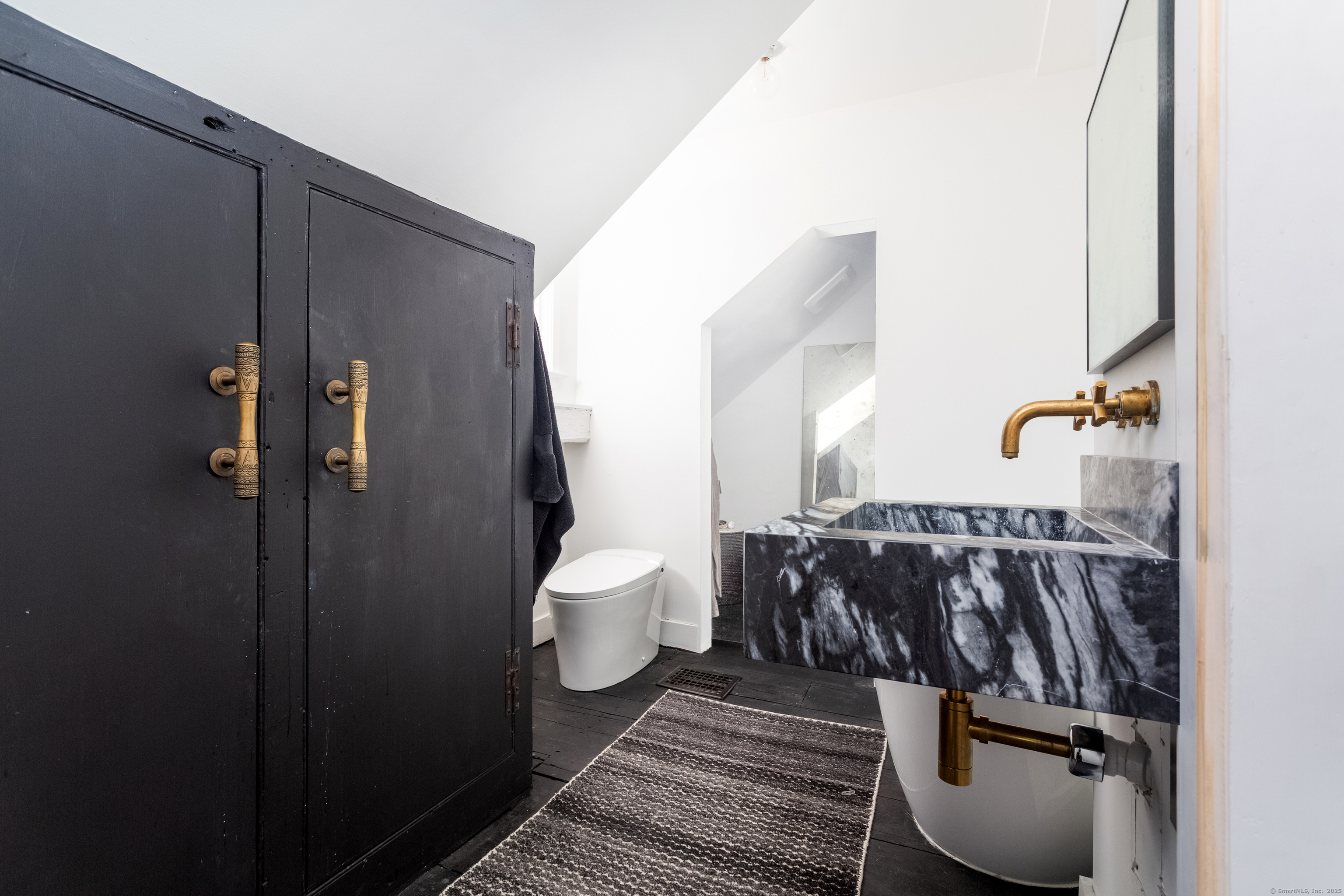 Fairfield, Connecticut 06890, United States, 2 Bedrooms Bedrooms, ,2 BathroomsBathrooms,Residential,Active,206227