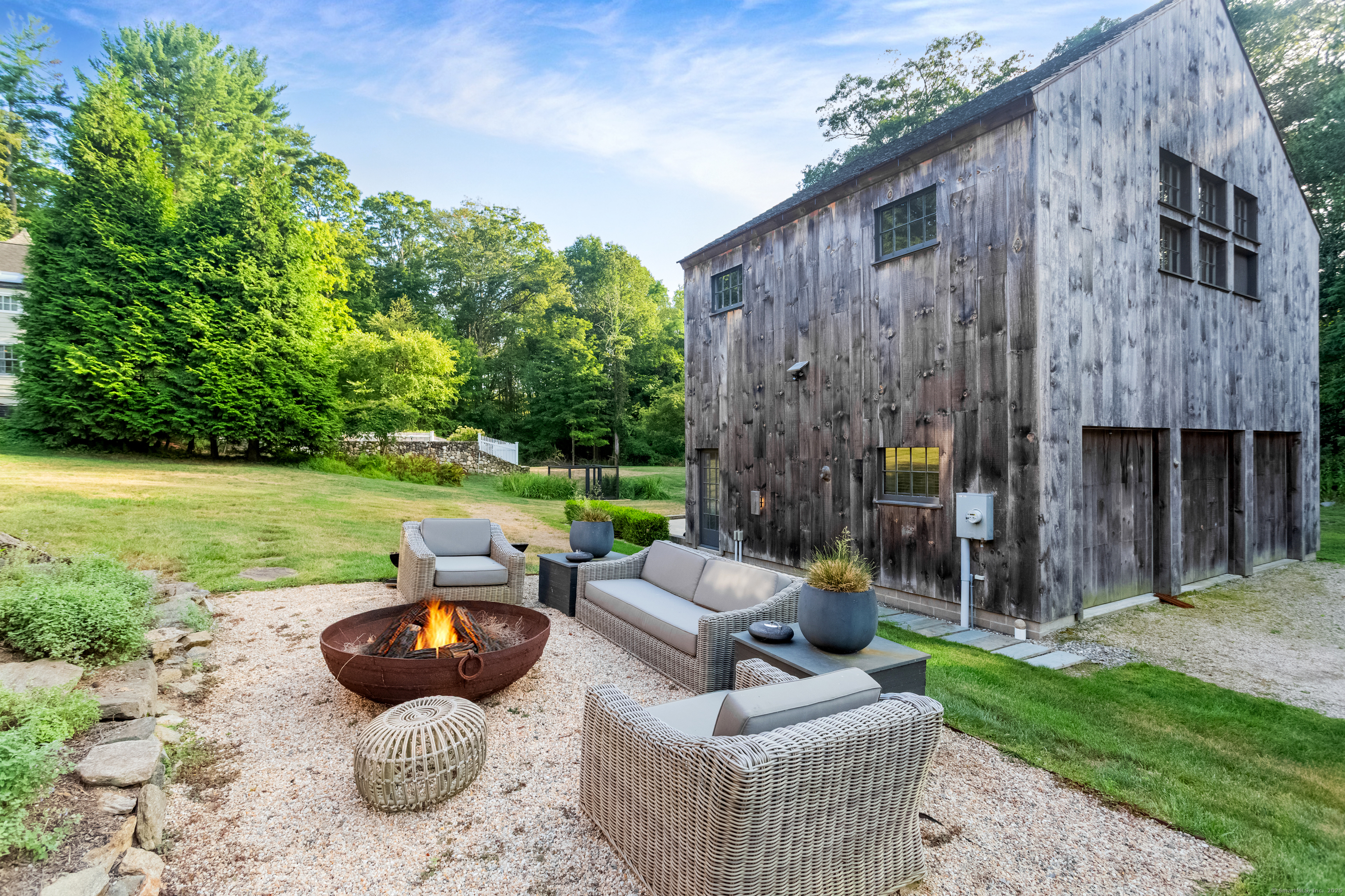 Fairfield, Connecticut 06890, United States, 2 Bedrooms Bedrooms, ,2 BathroomsBathrooms,Residential,Active,206227