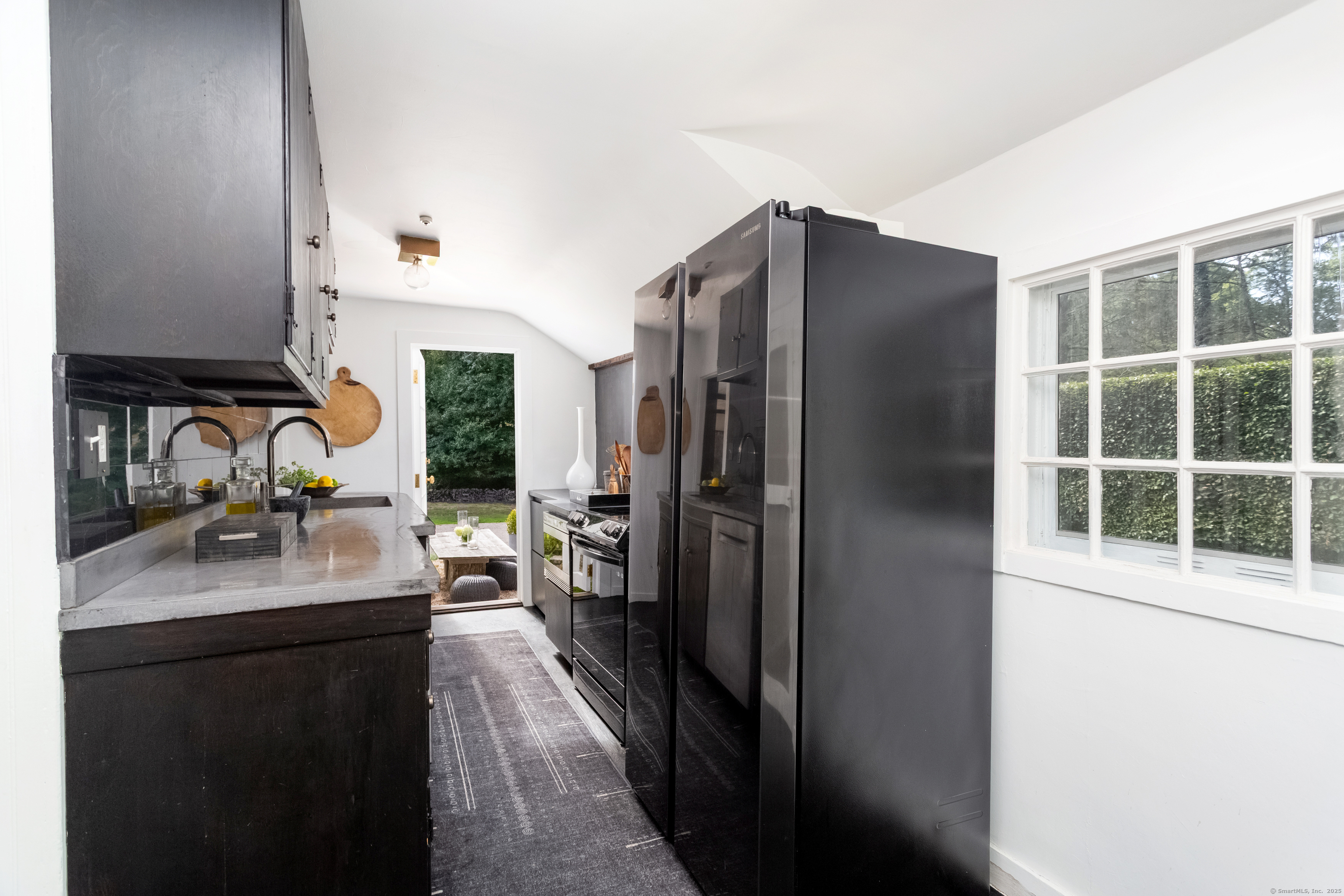 Fairfield, Connecticut 06890, United States, 2 Bedrooms Bedrooms, ,2 BathroomsBathrooms,Residential,Active,206227