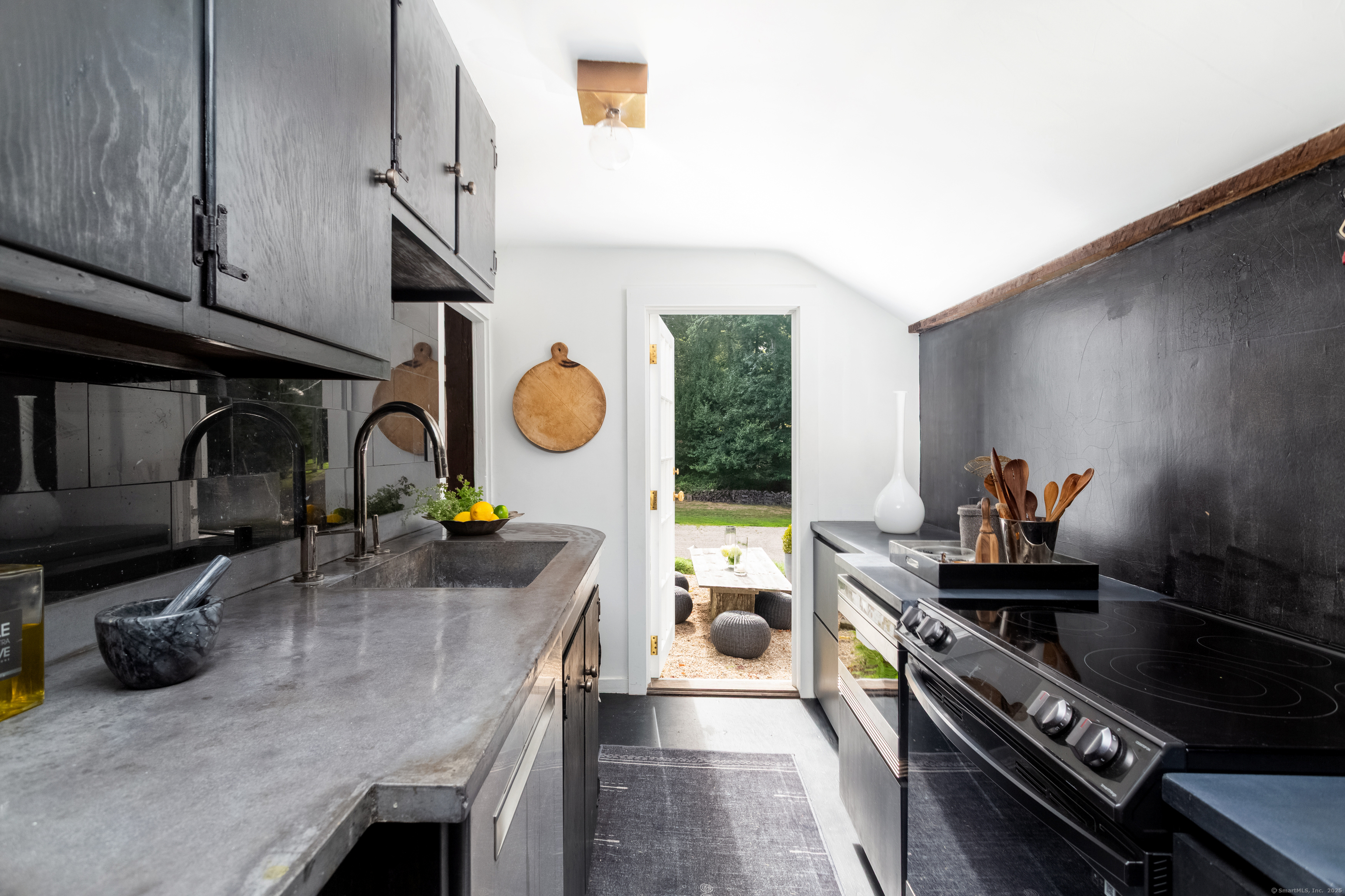 Fairfield, Connecticut 06890, United States, 2 Bedrooms Bedrooms, ,2 BathroomsBathrooms,Residential,Active,206227