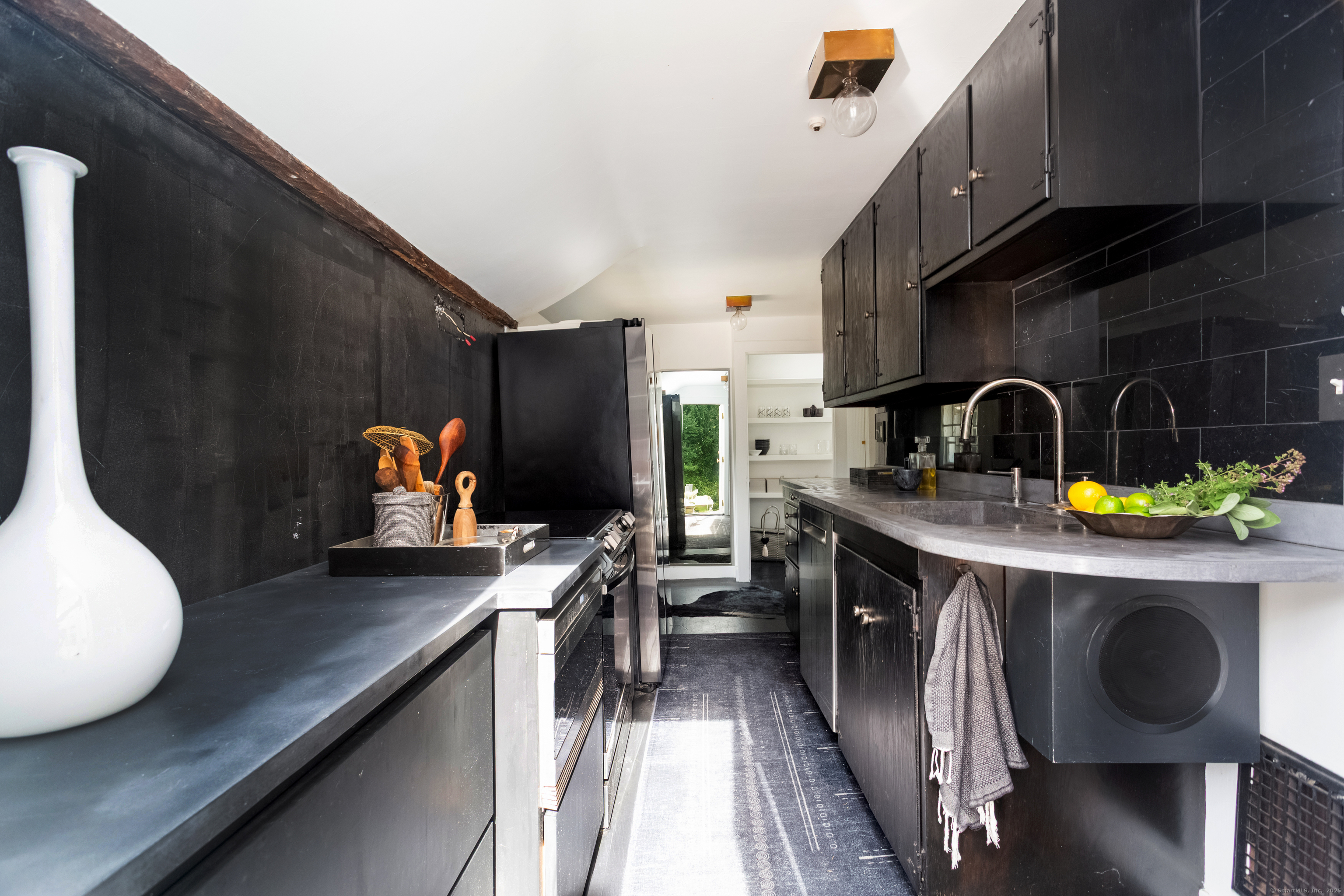 Fairfield, Connecticut 06890, United States, 2 Bedrooms Bedrooms, ,2 BathroomsBathrooms,Residential,Active,206227