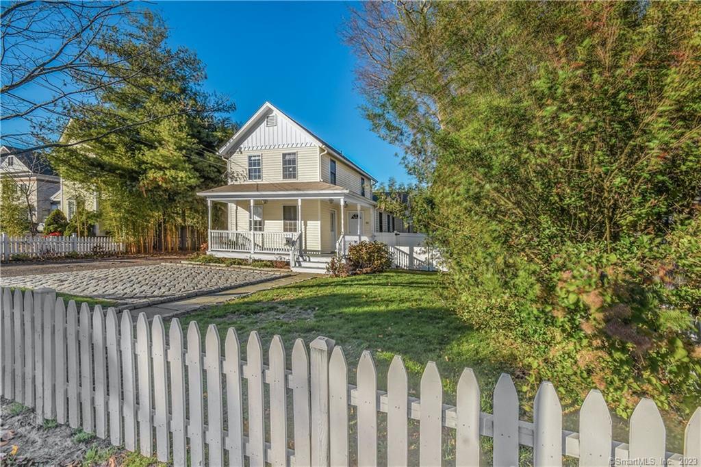 Property for Sale at 60 East Avenue, New Canaan, Connecticut - Bedrooms: 3 
Bathrooms: 1.5 
Rooms: 6  - $1,199,000