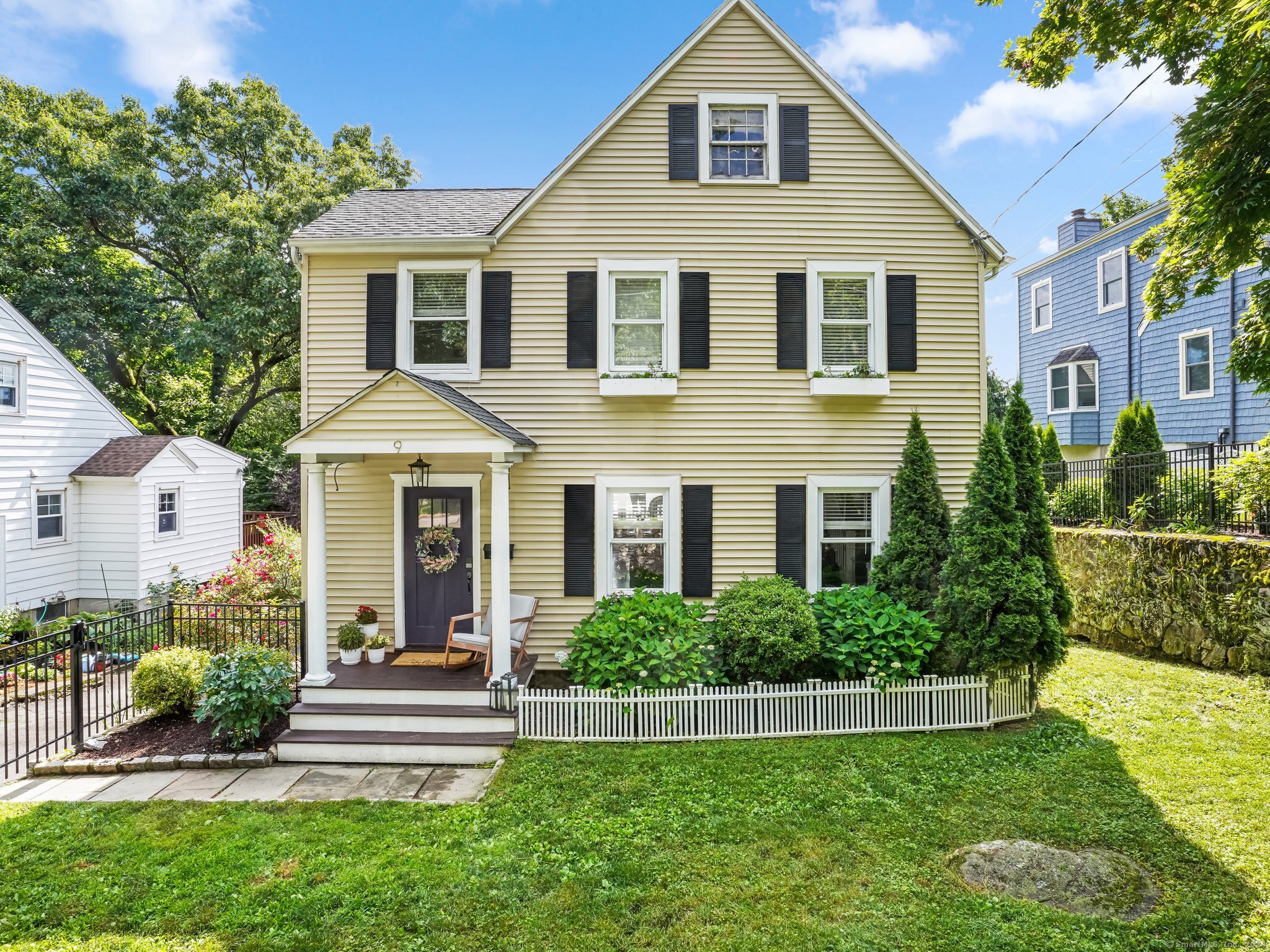 Property for Sale at 9 Palmer Street, Stamford, Connecticut - Bedrooms: 3 
Bathrooms: 3 
Rooms: 8  - $799,999