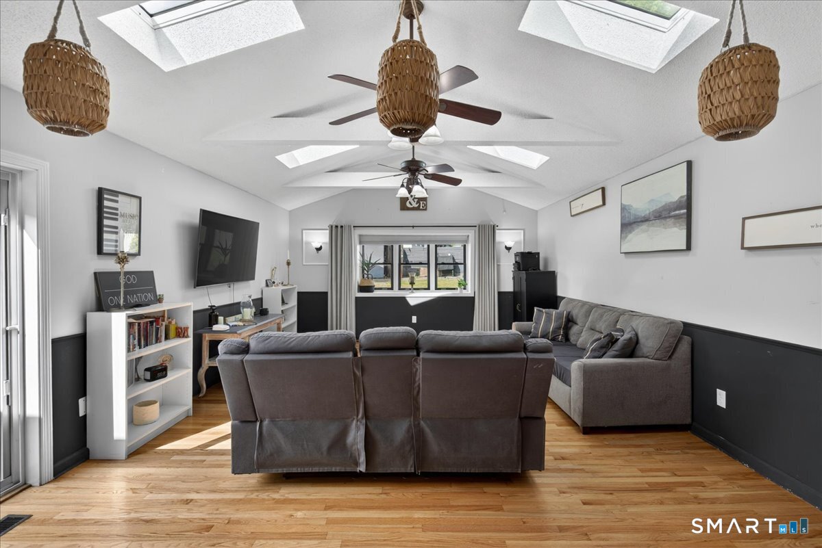 407 Short Beach Road