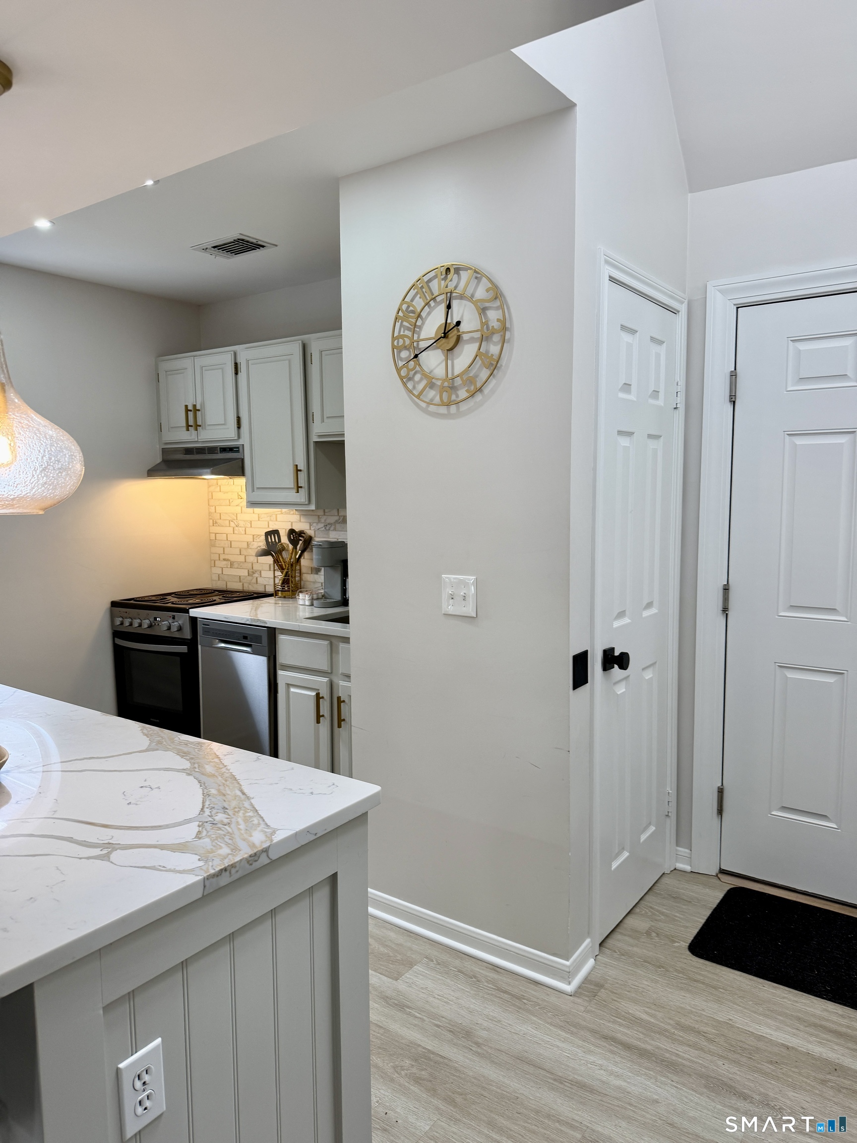 1621 Old Pond Lane 1621