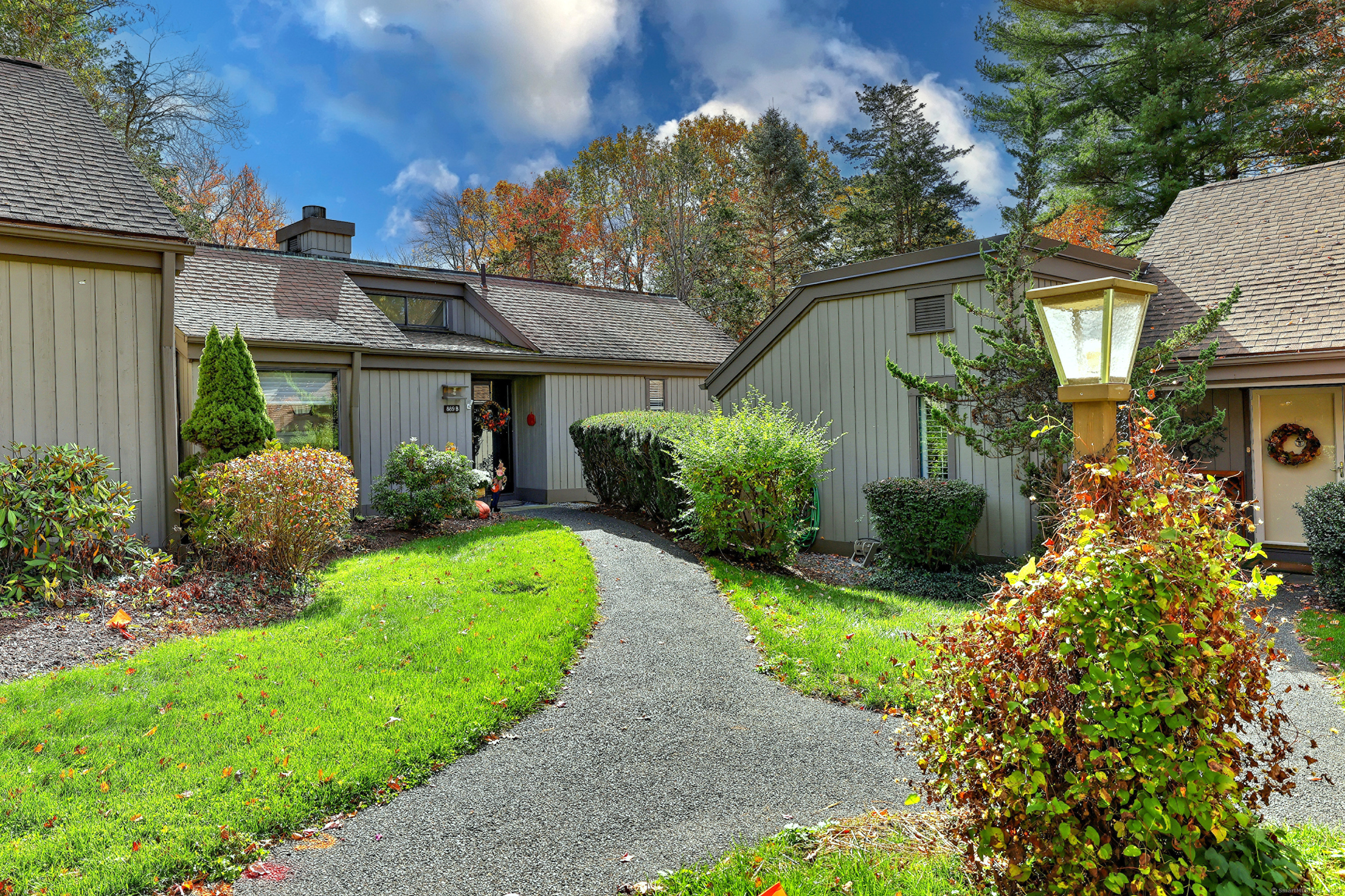 889 Heritage Village B