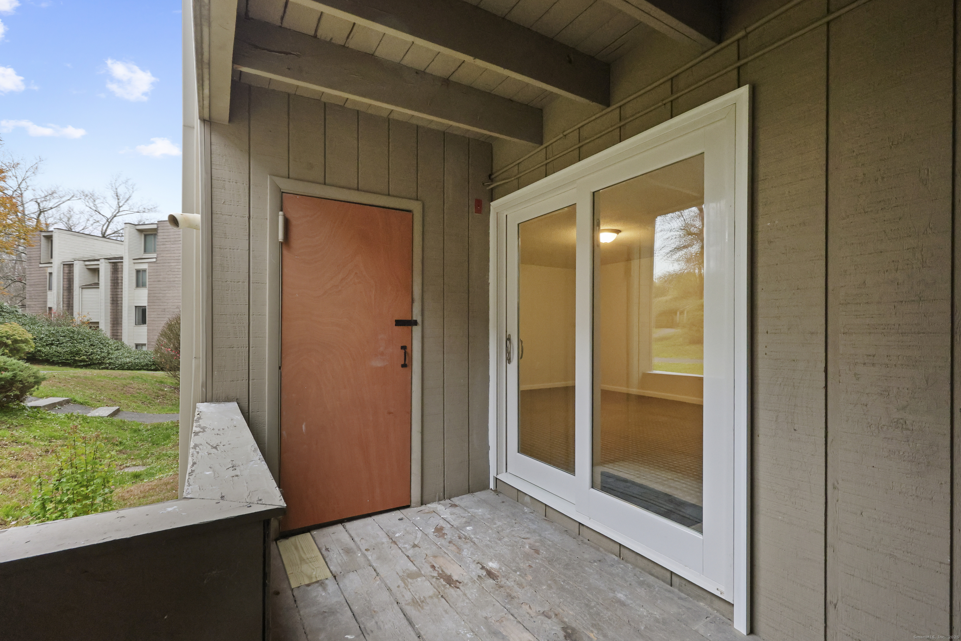 Middletown, Connecticut 06457, United States, 2 Bedrooms Bedrooms, ,1 BathroomBathrooms,Residential,Active,248031