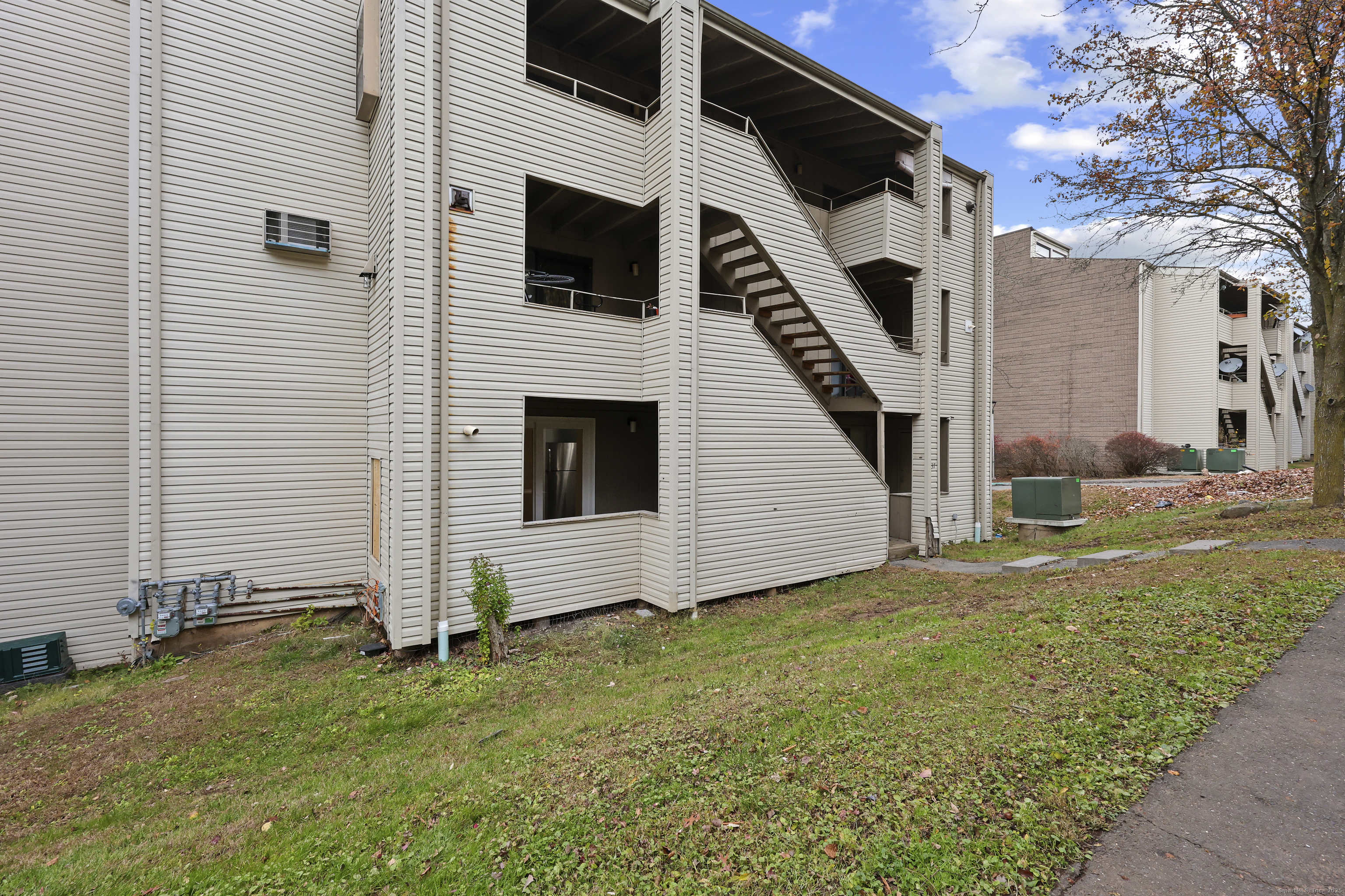 Middletown, Connecticut 06457, United States, 2 Bedrooms Bedrooms, ,1 BathroomBathrooms,Residential,Active,248031