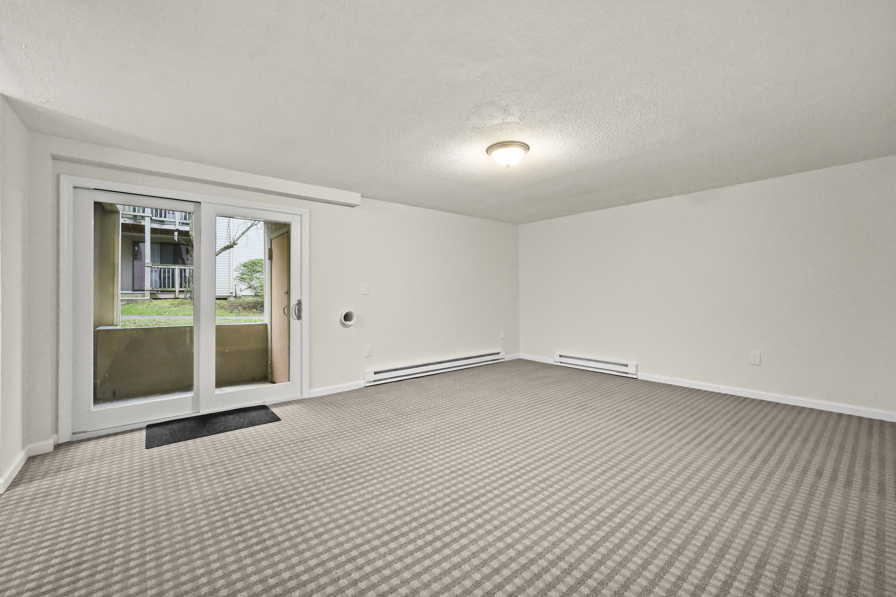 Middletown, Connecticut 06457, United States, 2 Bedrooms Bedrooms, ,1 BathroomBathrooms,Residential,Active,248031