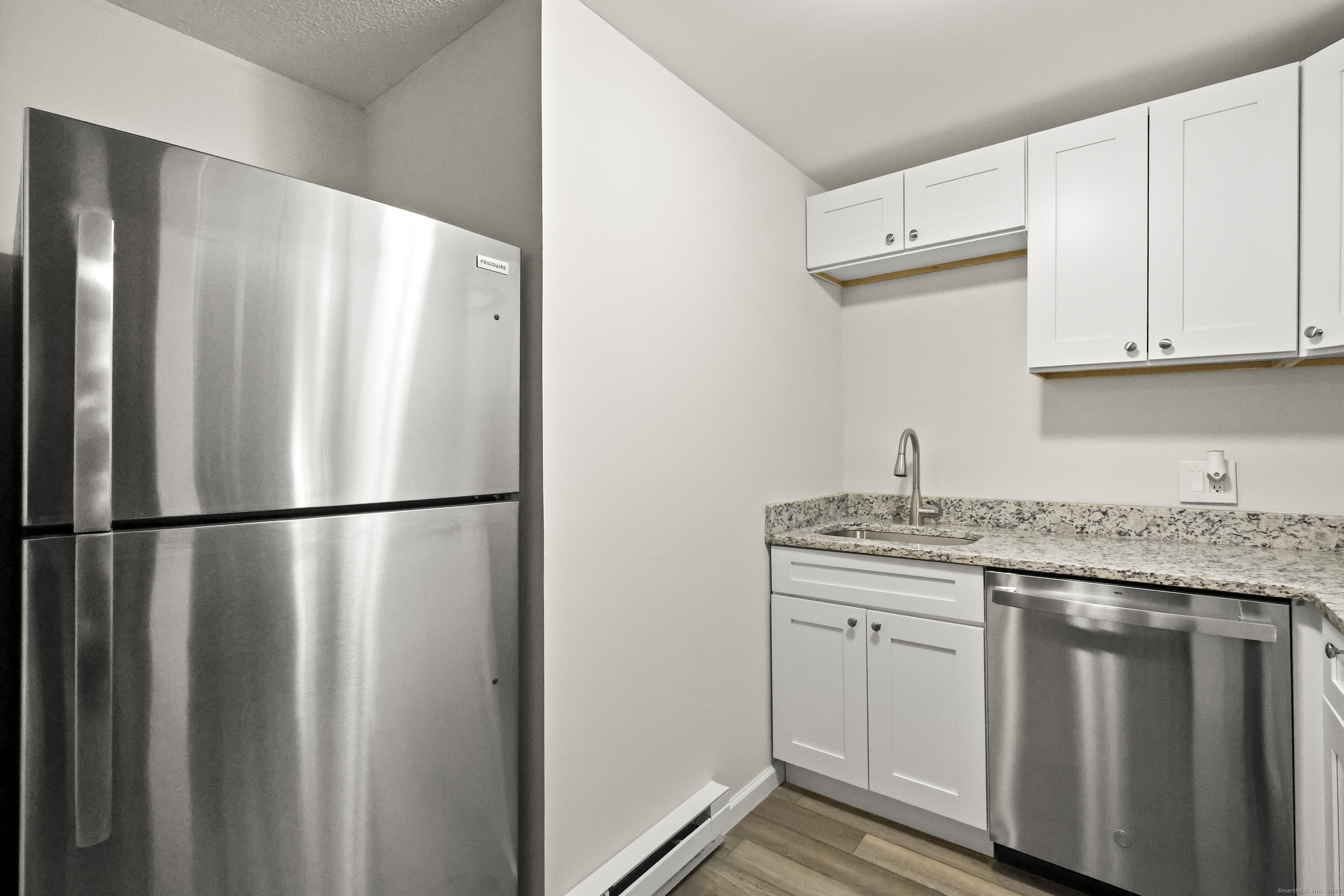 Middletown, Connecticut 06457, United States, 2 Bedrooms Bedrooms, ,1 BathroomBathrooms,Residential,Active,248031