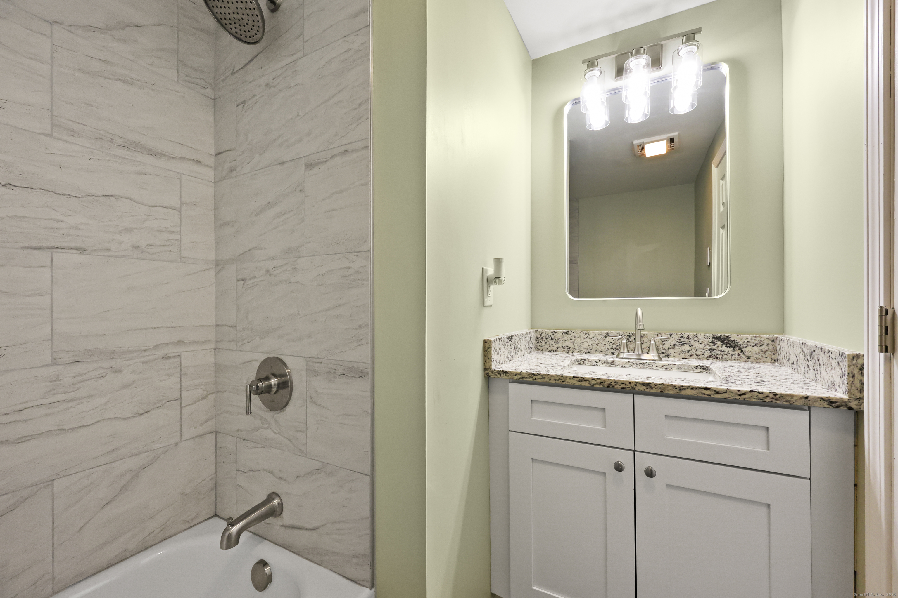 Middletown, Connecticut 06457, United States, 2 Bedrooms Bedrooms, ,1 BathroomBathrooms,Residential,Active,248031