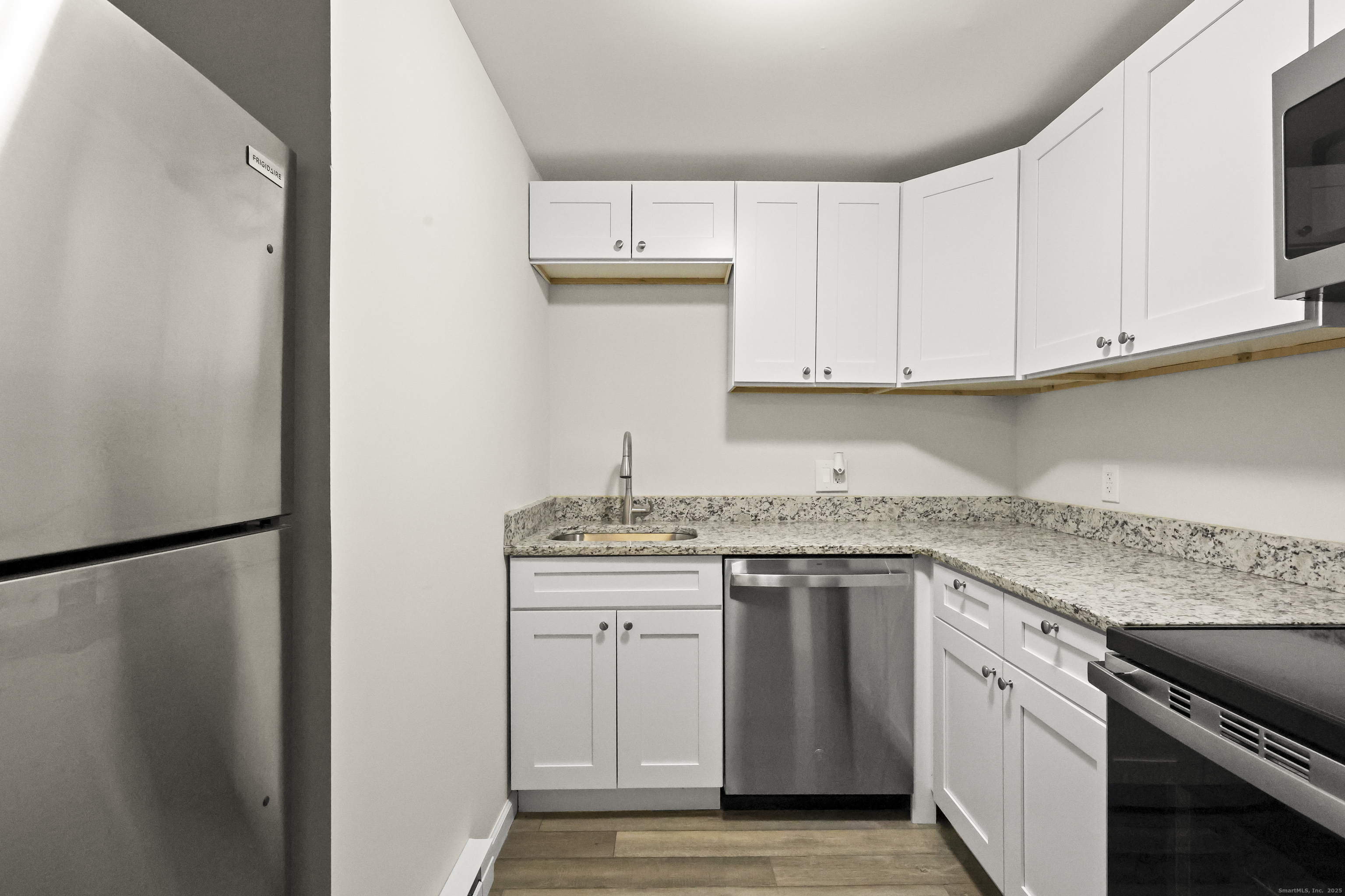 Middletown, Connecticut 06457, United States, 2 Bedrooms Bedrooms, ,1 BathroomBathrooms,Residential,Active,248031