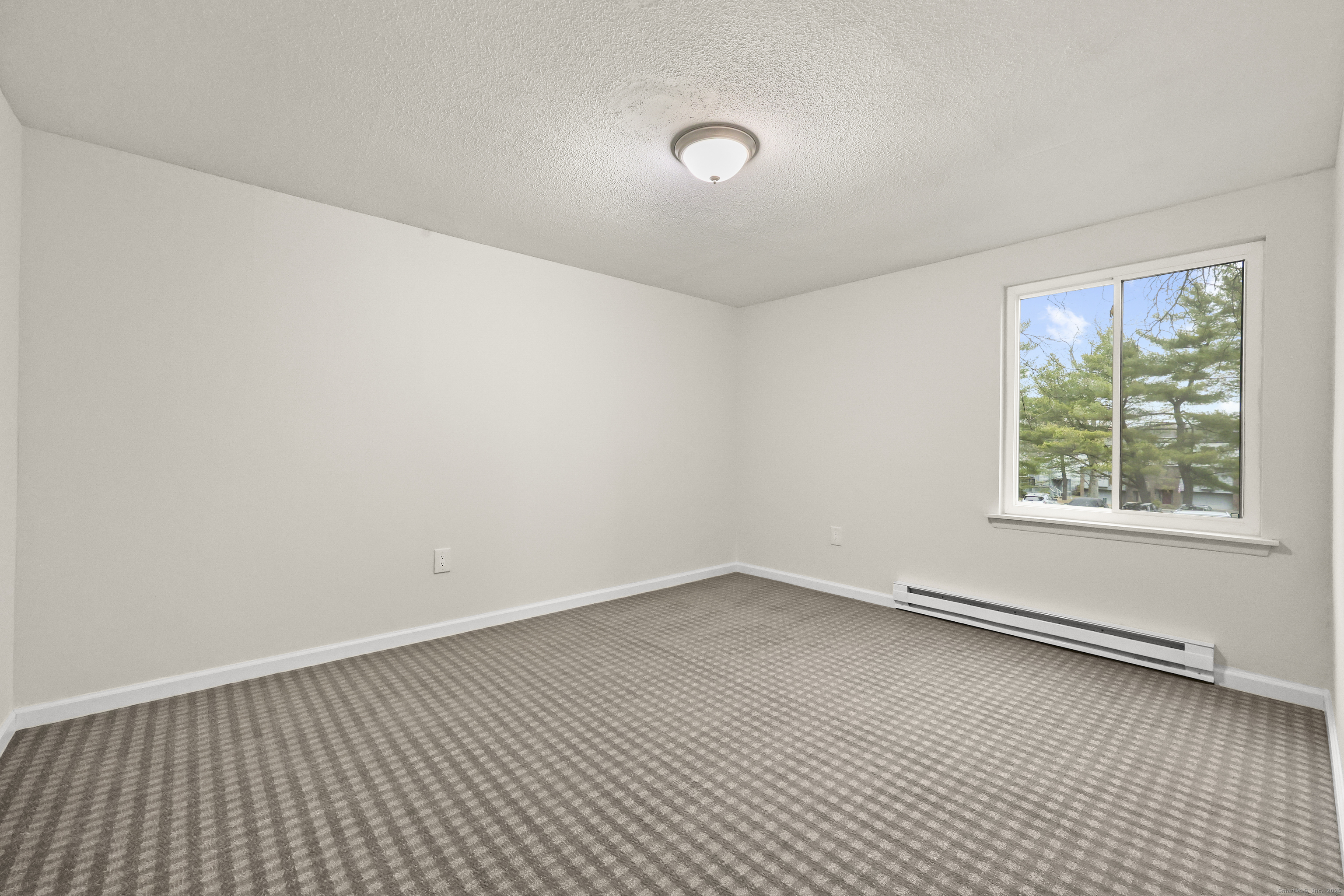 Middletown, Connecticut 06457, United States, 2 Bedrooms Bedrooms, ,1 BathroomBathrooms,Residential,Active,248031