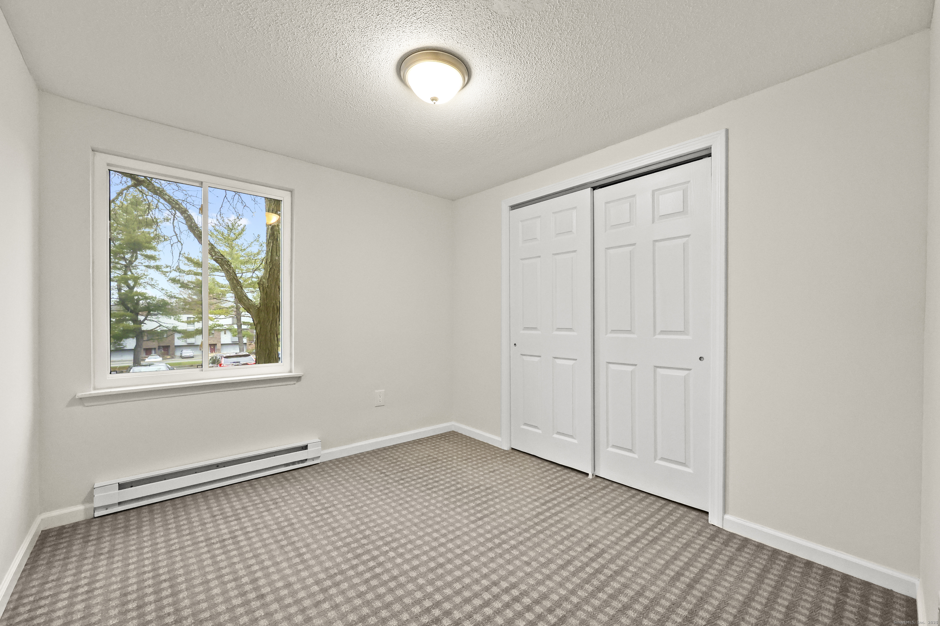 Middletown, Connecticut 06457, United States, 2 Bedrooms Bedrooms, ,1 BathroomBathrooms,Residential,Active,248031