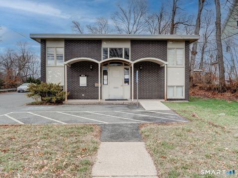 Photo of 21 Middle Turnpike East Turnpike, Manchester, CT 06040 (MLS # 24145179)