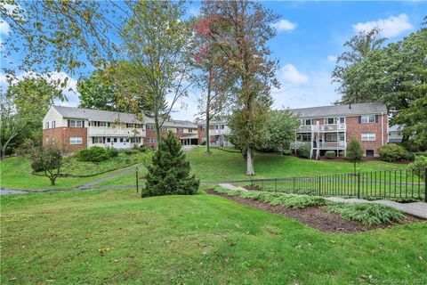 Tiny photo for 245 Unquowa Road #APT 129, Fairfield, CT 06824 (MLS # 24150213)